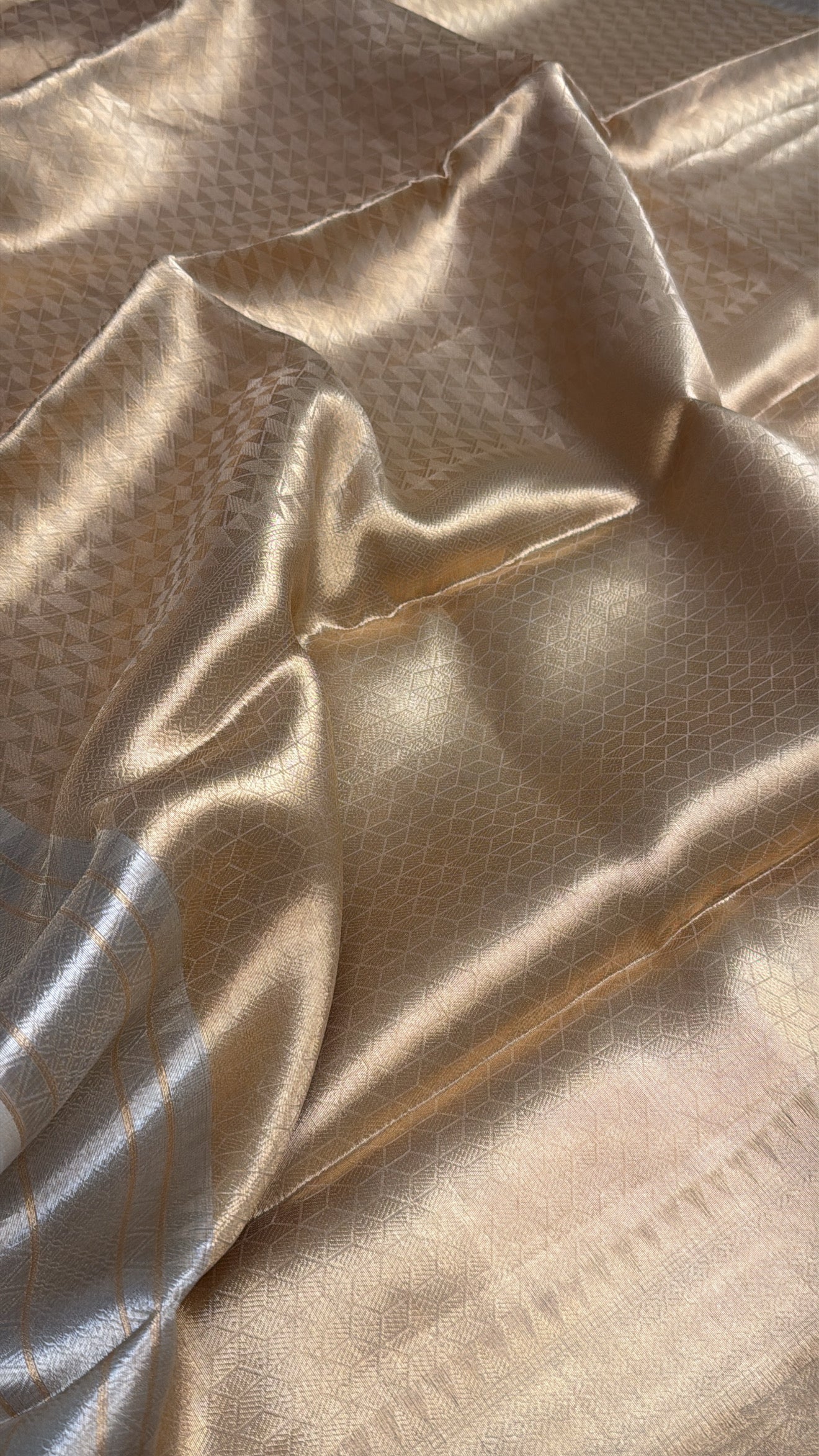 Liquid gold tissue silk brocade Sona rupa kadhwa weaving banarasi saree