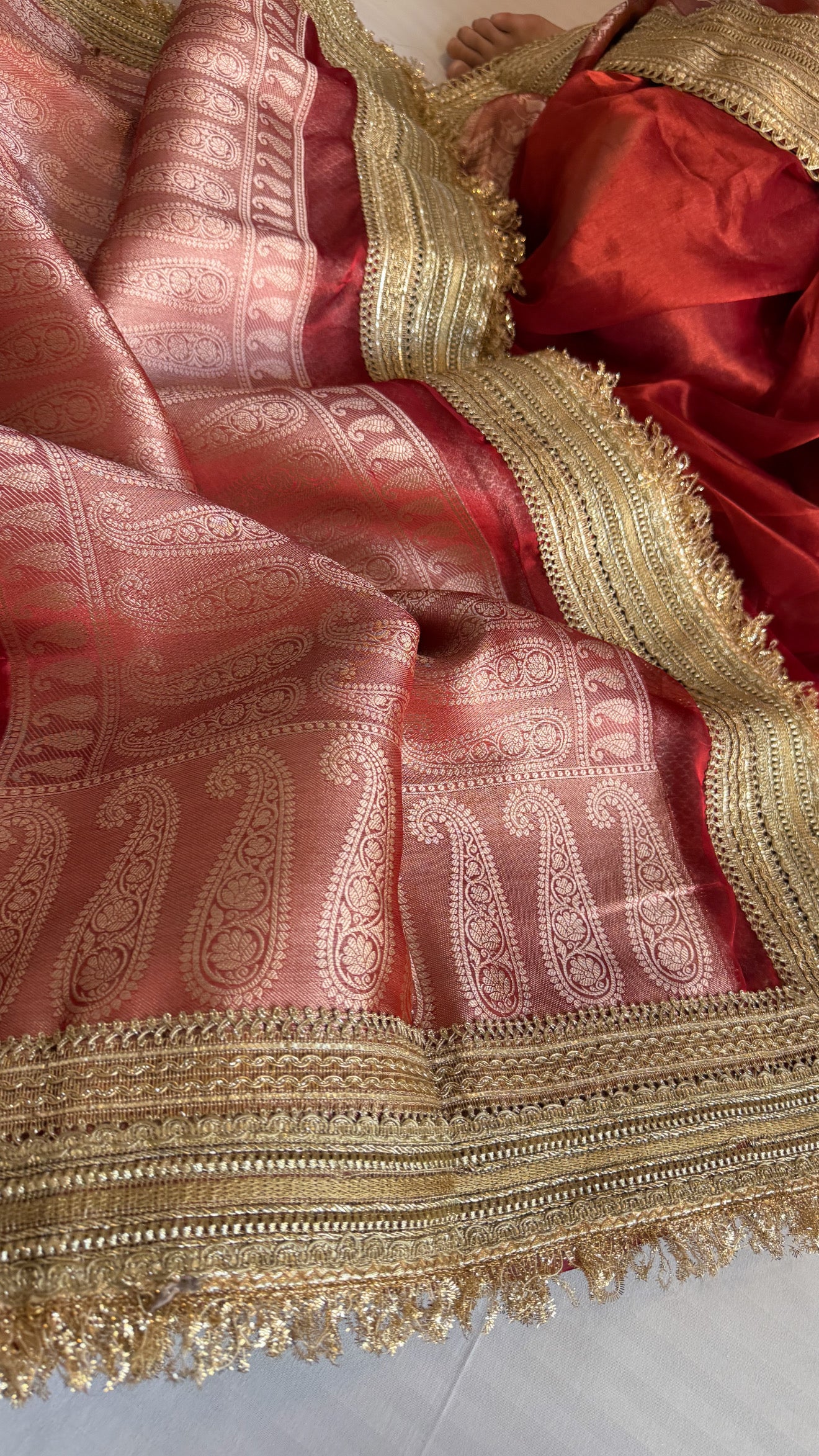 Viral maharani dhup chao red tissue silk meenakari border saree