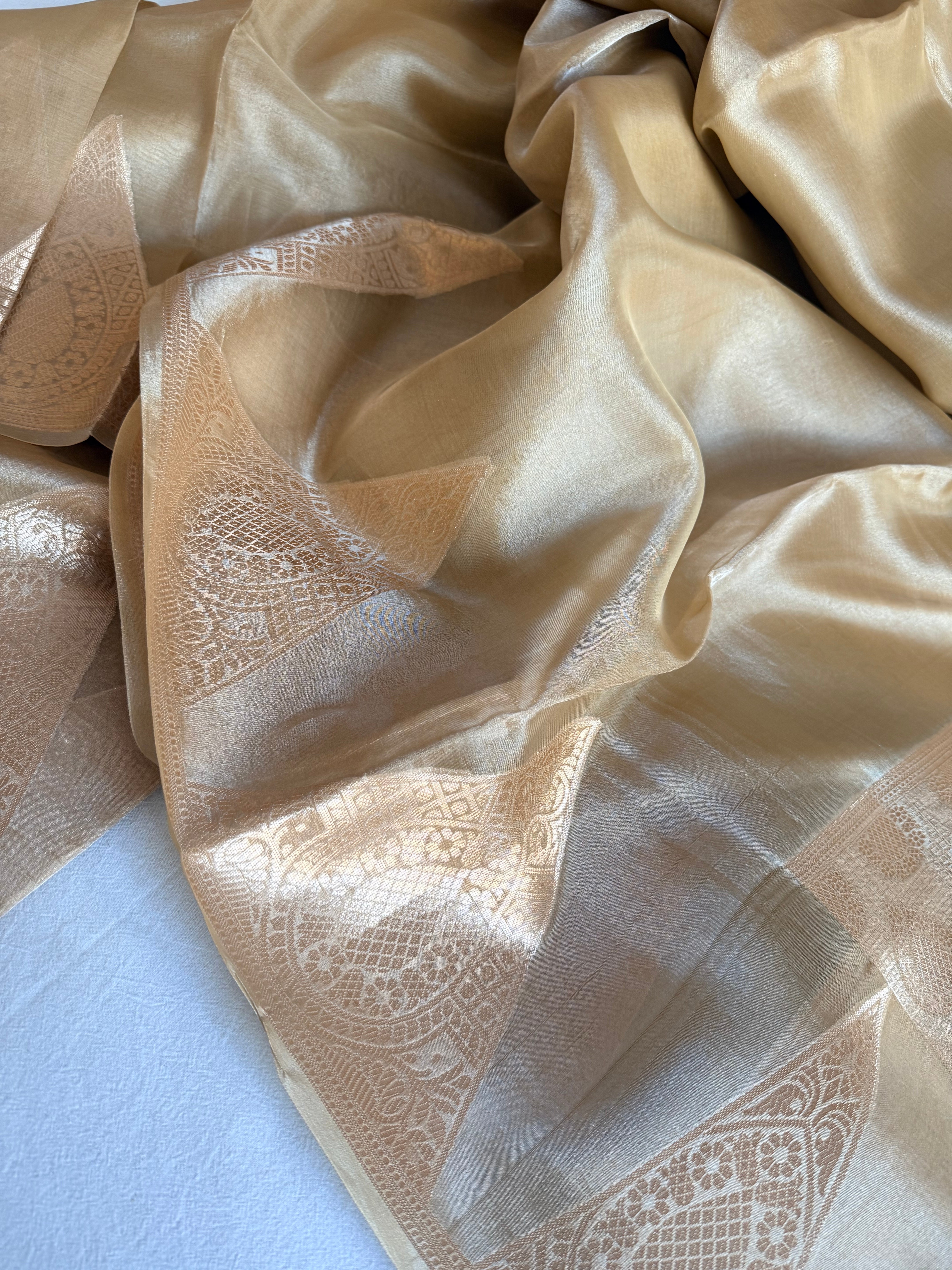 Below 10k - Temple border tissue silk dhup chao effect kadhwa saree