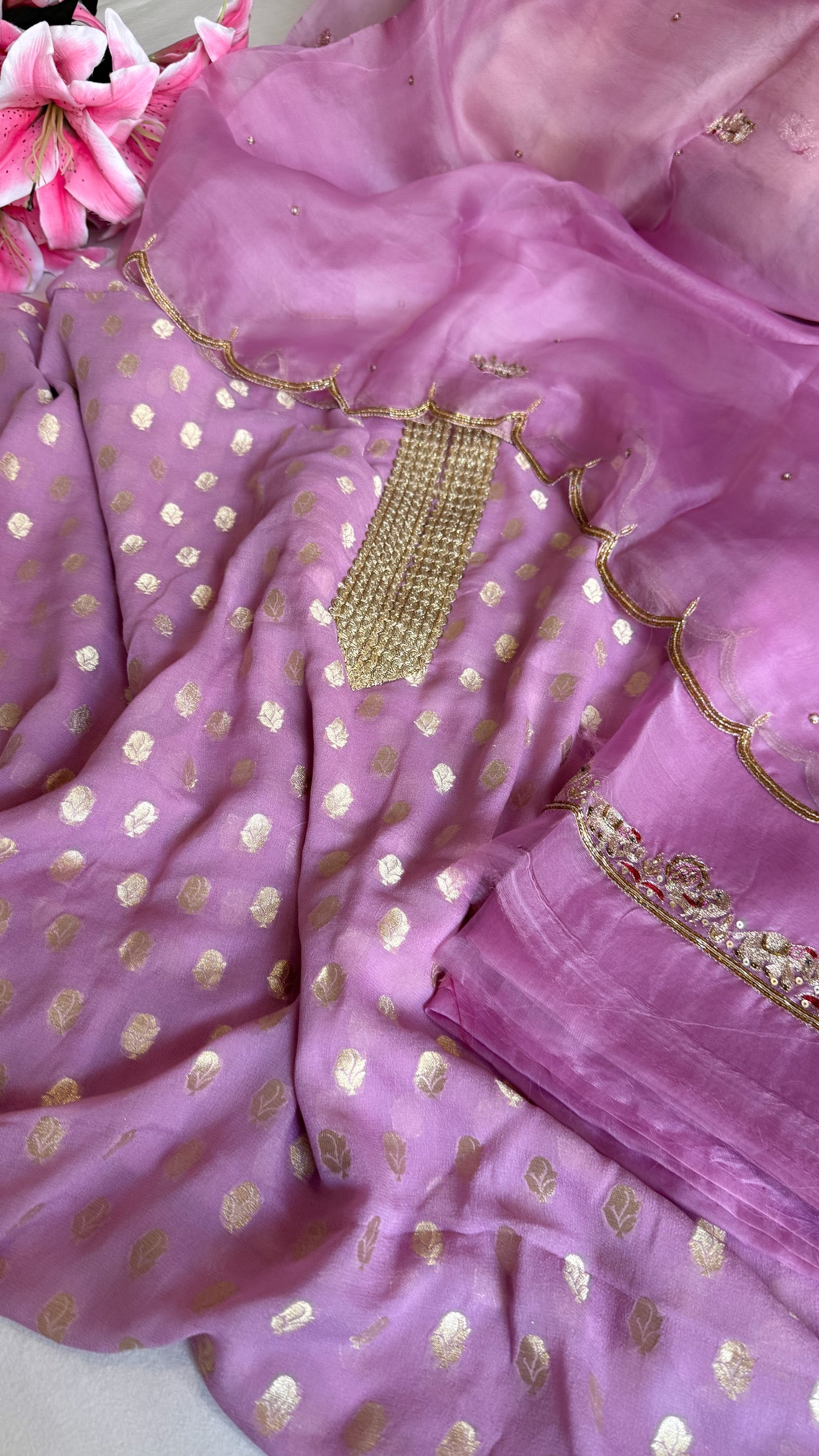 Dusty pink banarasi gorgette kadhwa buti kurta paired with toy hathi motif hand embroidered scalloped kora duppata