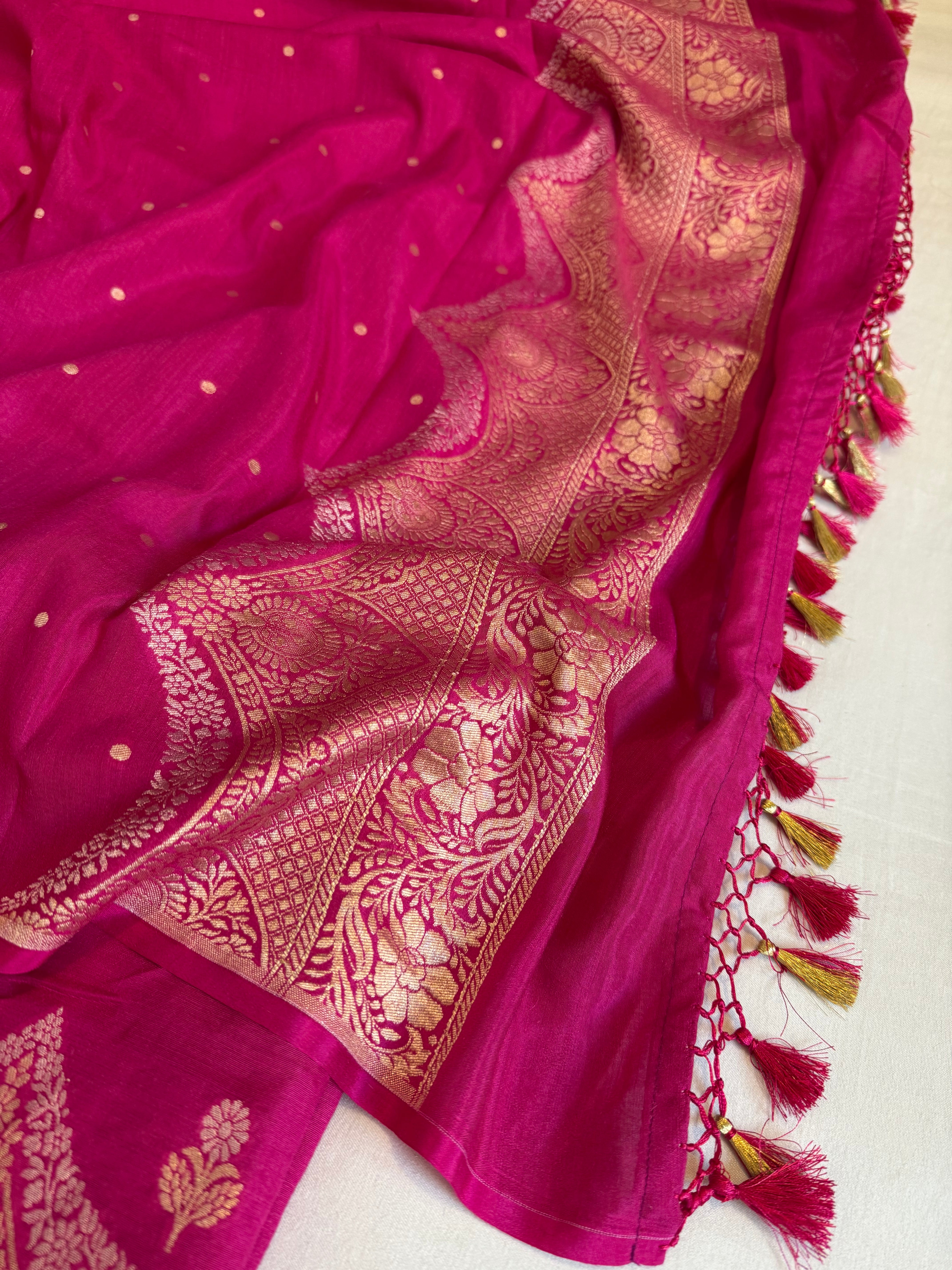 Moonga silk rani pink scalloped border weaving kadhwa suit set