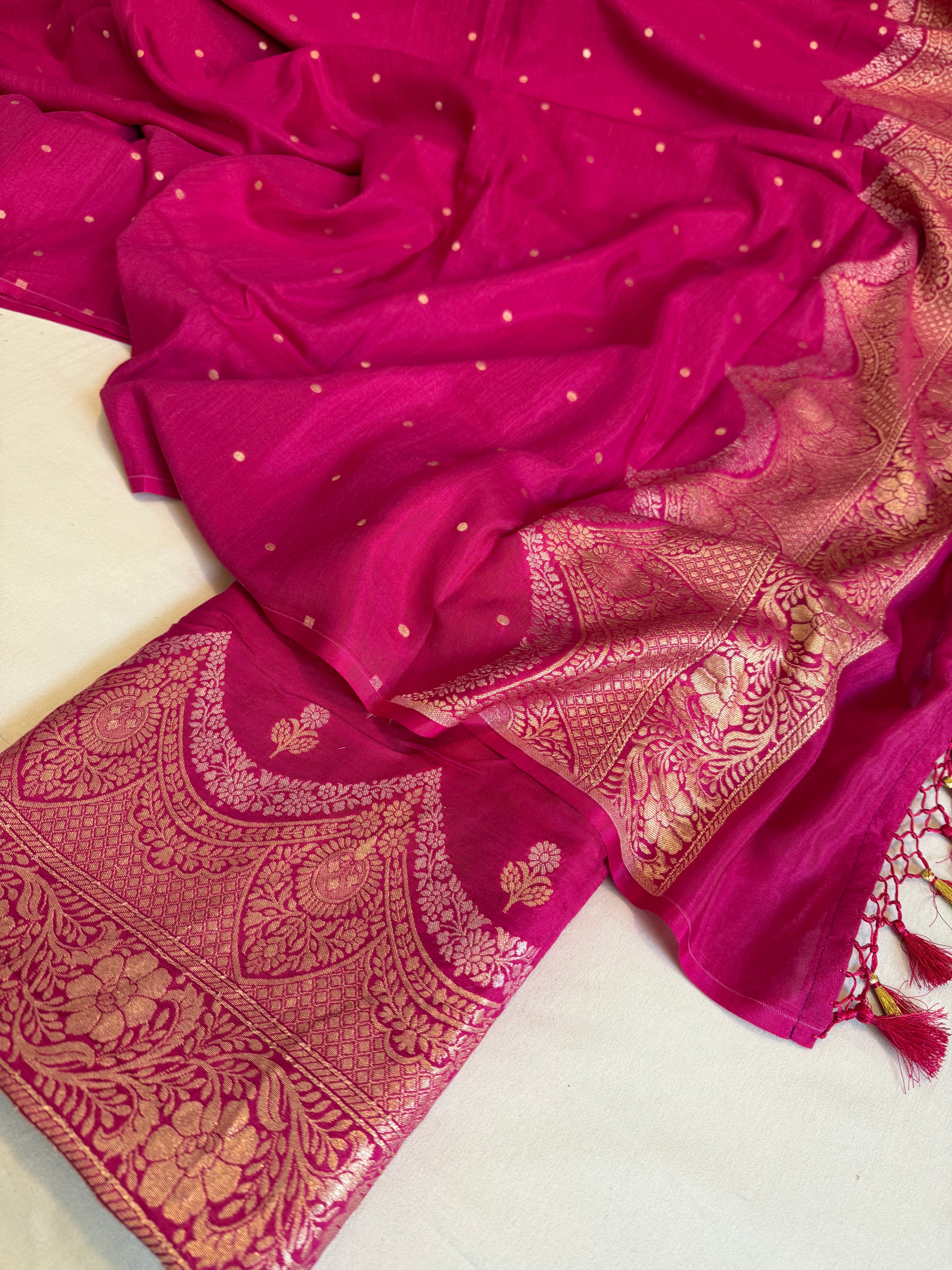 Moonga silk rani pink scalloped border weaving kadhwa suit set