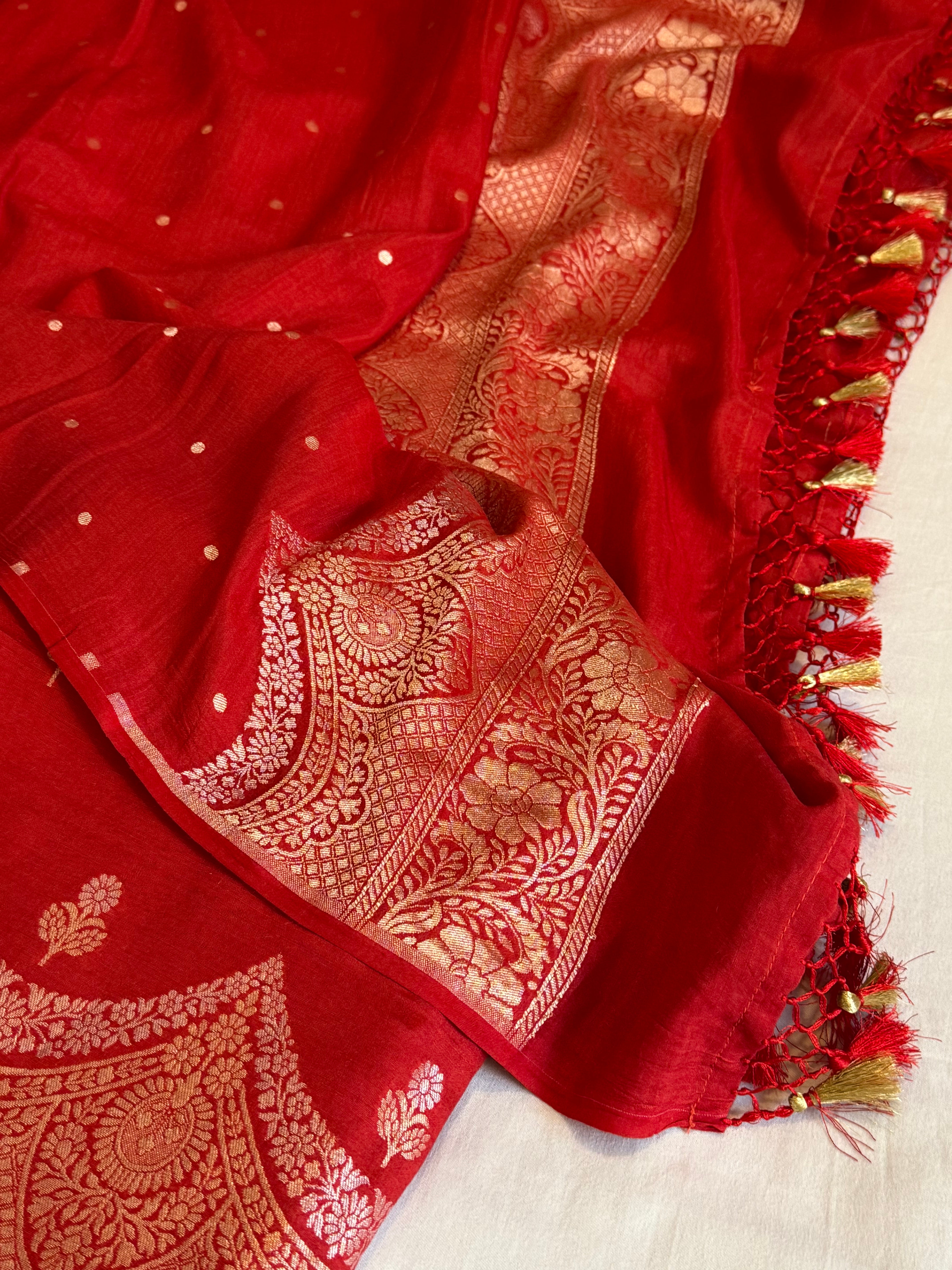 Moonga silk hot red scalloped border weaving kadhwa suit set
