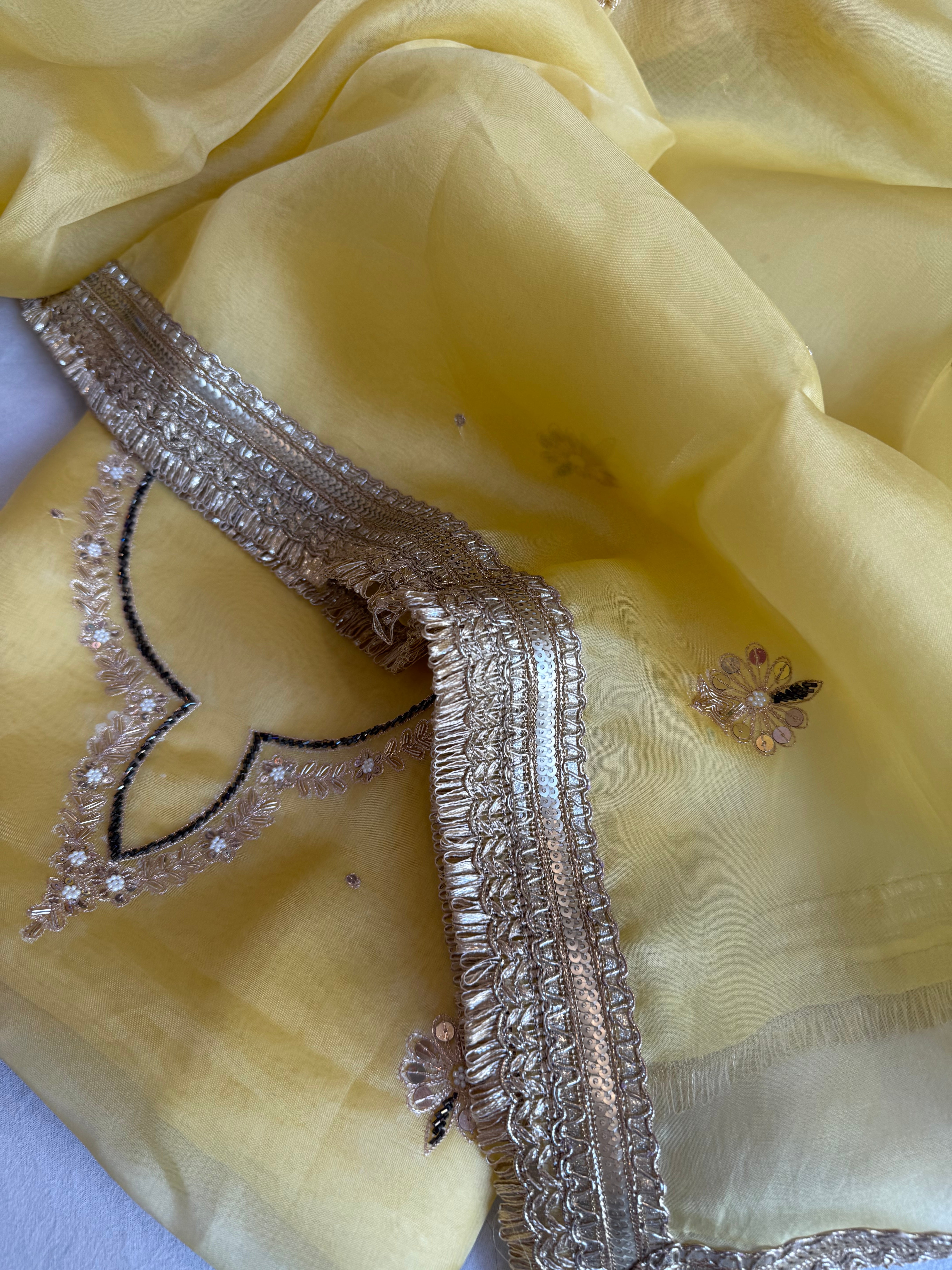 Aari and tilli hand embroidered butter yellow hand embroidered kadhwa suit set