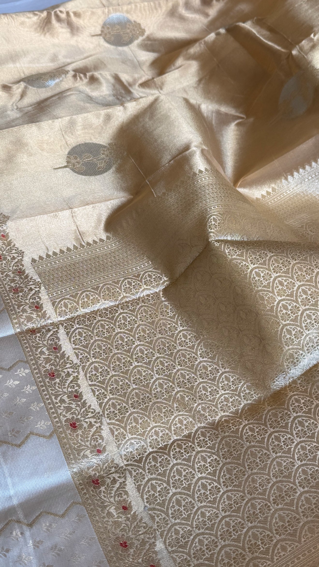 Kanjivaram gold double tissue silk kadhwa meenakari satin border saree