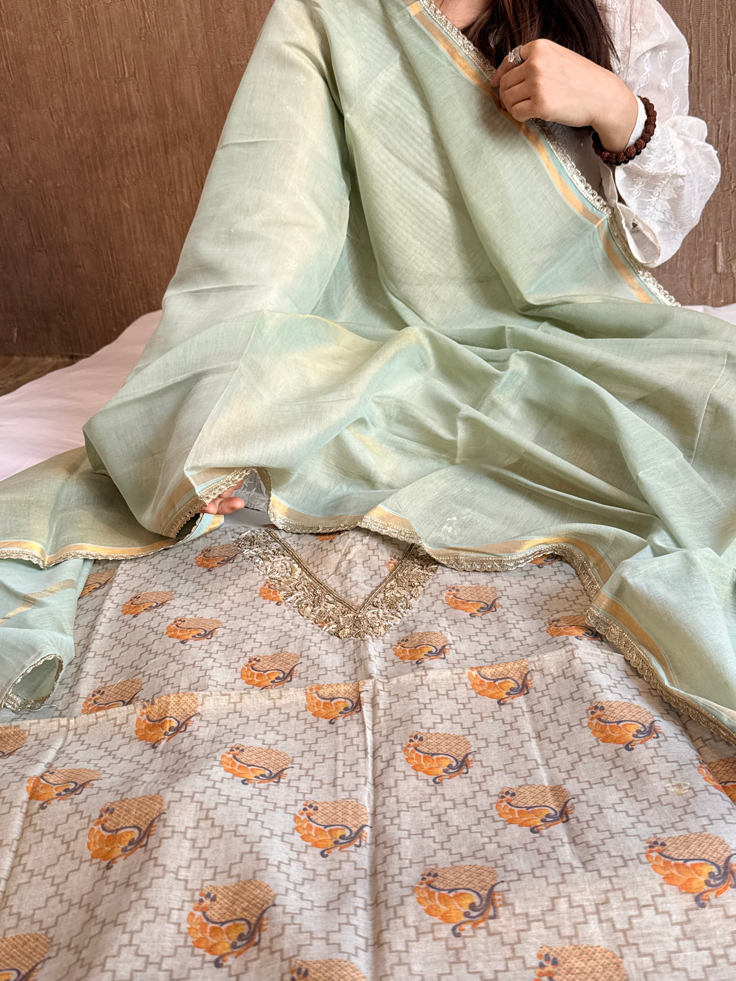 Below 10k - Printed mul cotton tissue hand embroidered suit set