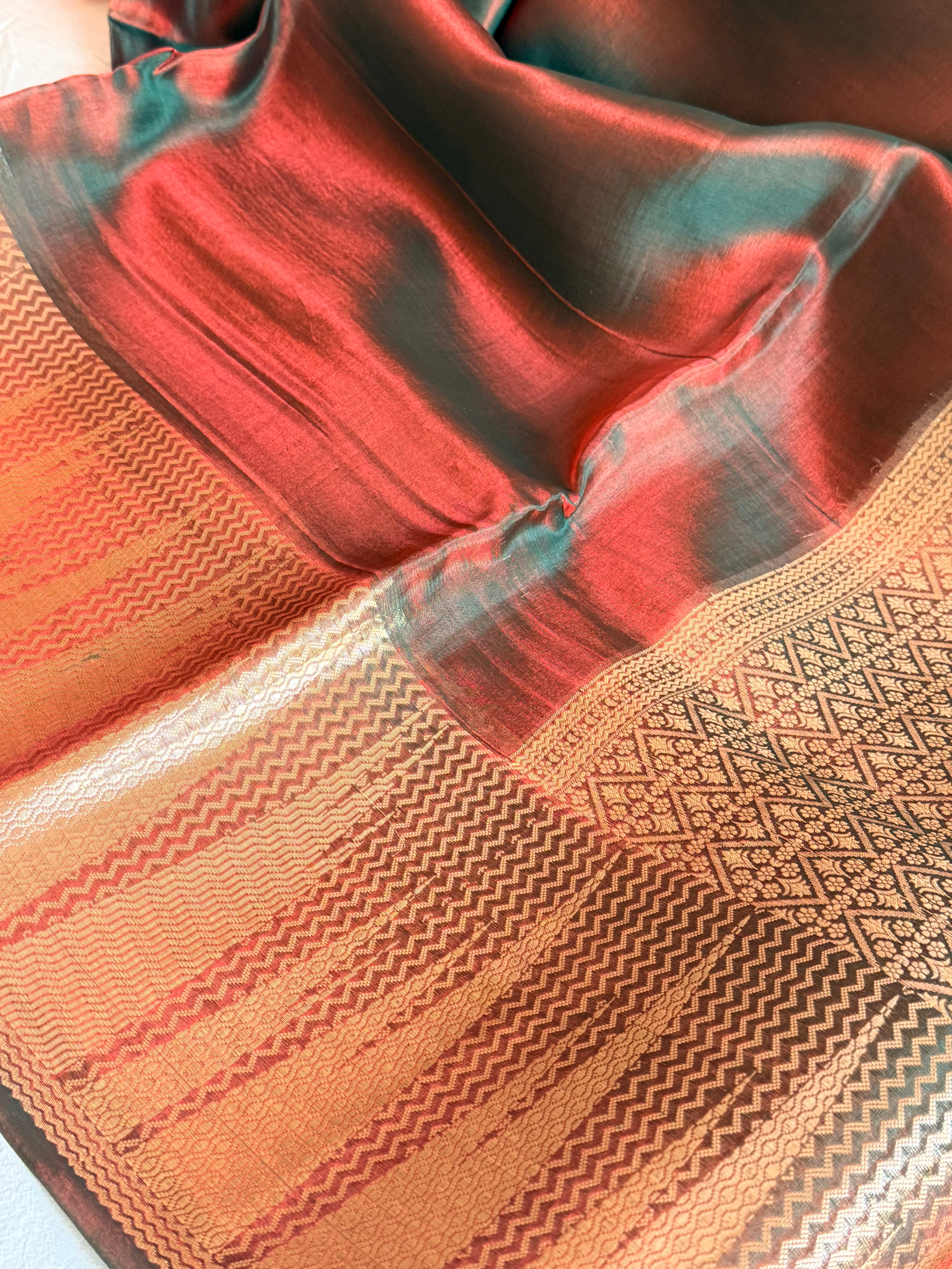 Below 10k - Temple border tissue silk dhup chao effect kadhwa saree