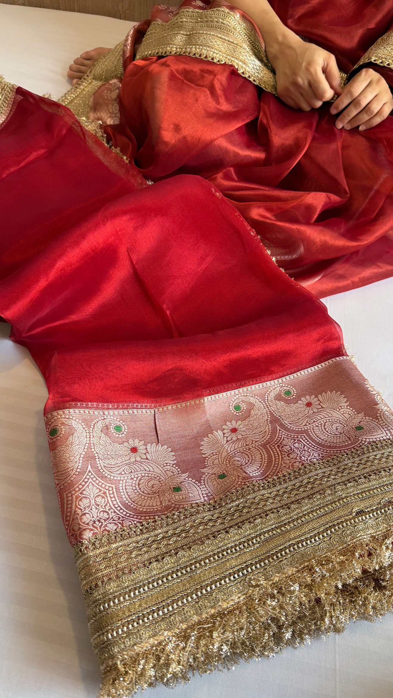 Viral maharani dhup chao red tissue silk meenakari border saree