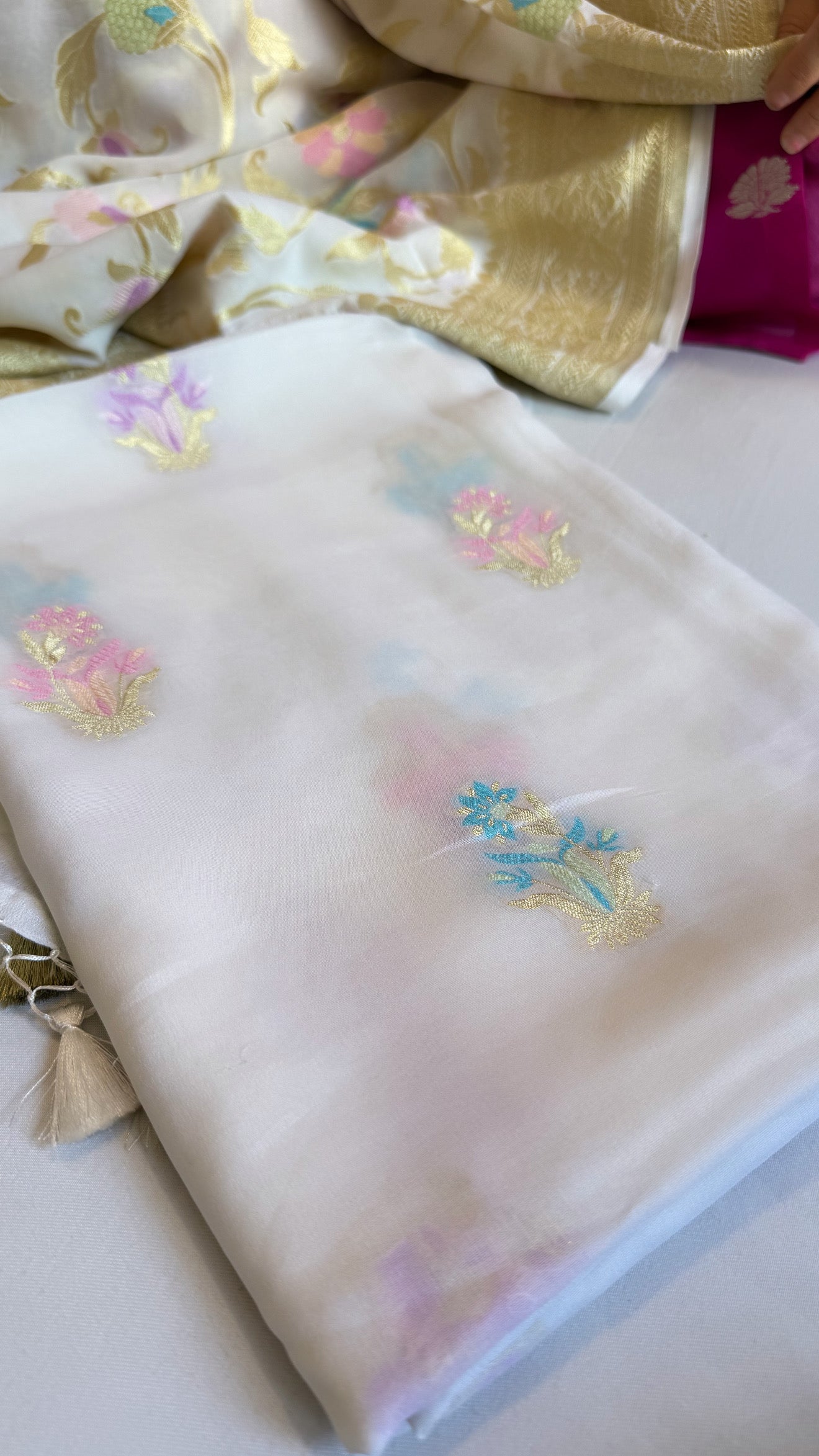 White gorgette banarasi meenakari kadhwa buti jungla suit set