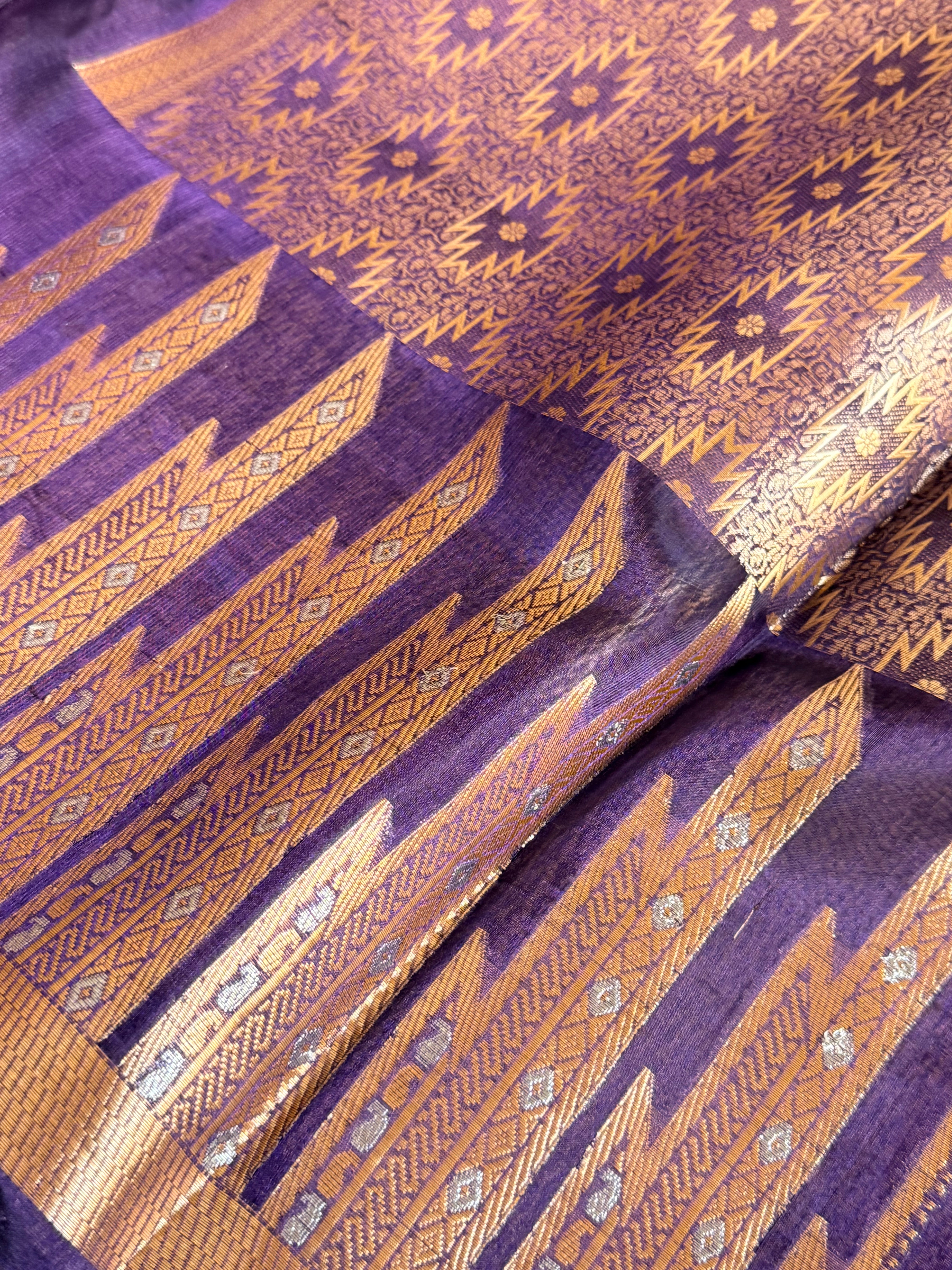 Below 10k - Temple border tissue silk dhup chao effect kadhwa saree