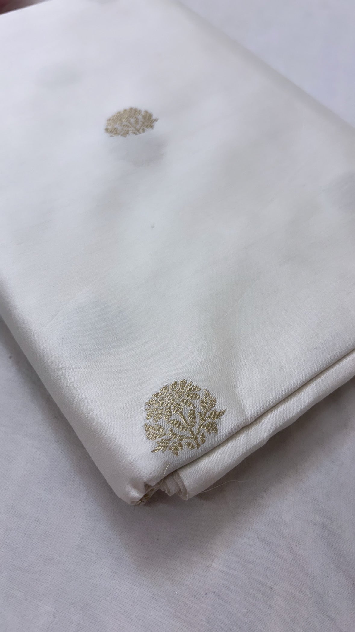 Chiniya silk dyeable kadhwa buti fabric