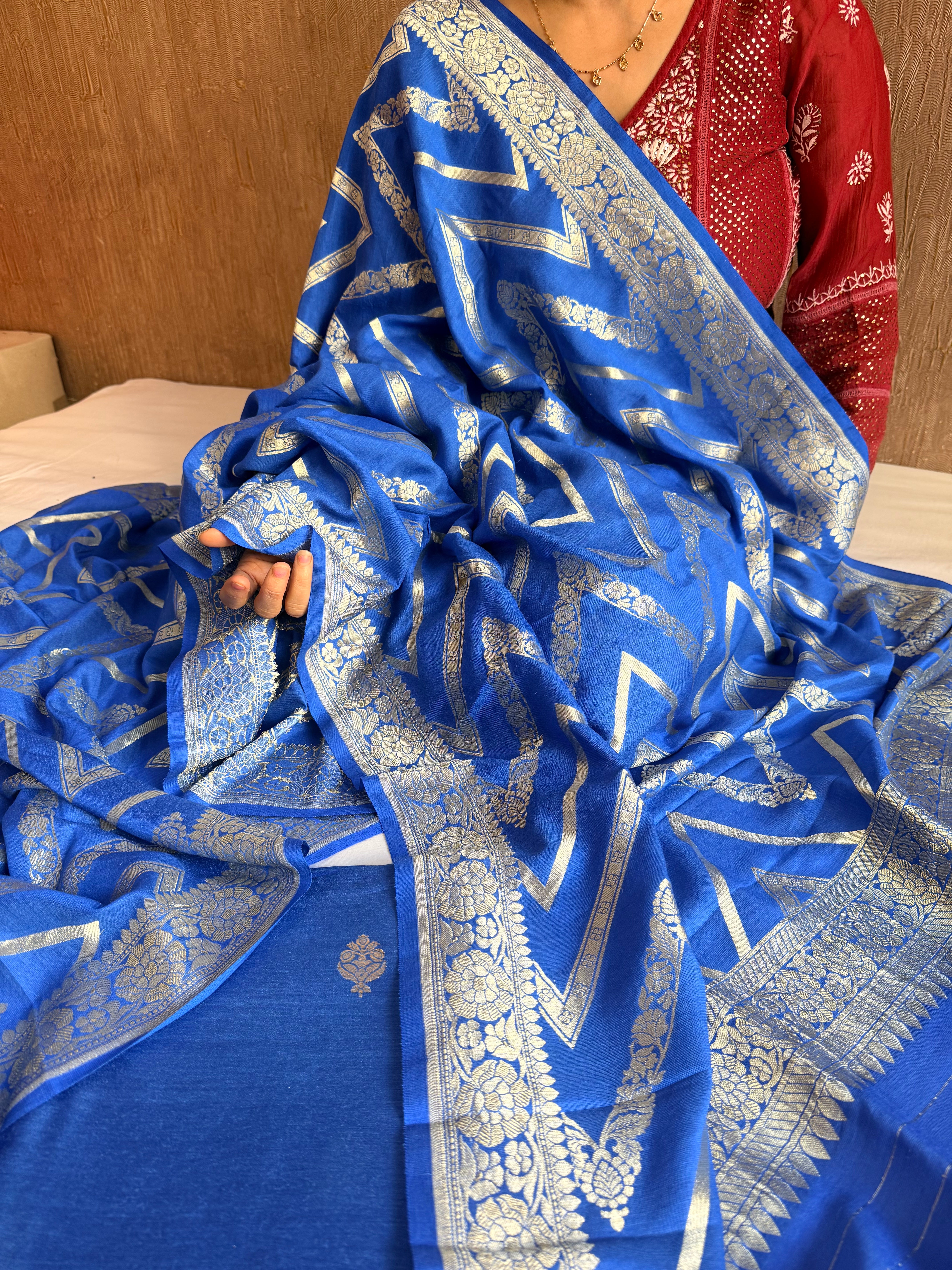 Moonga silk kadhwa kurta paired with gorgette duppata with latkans