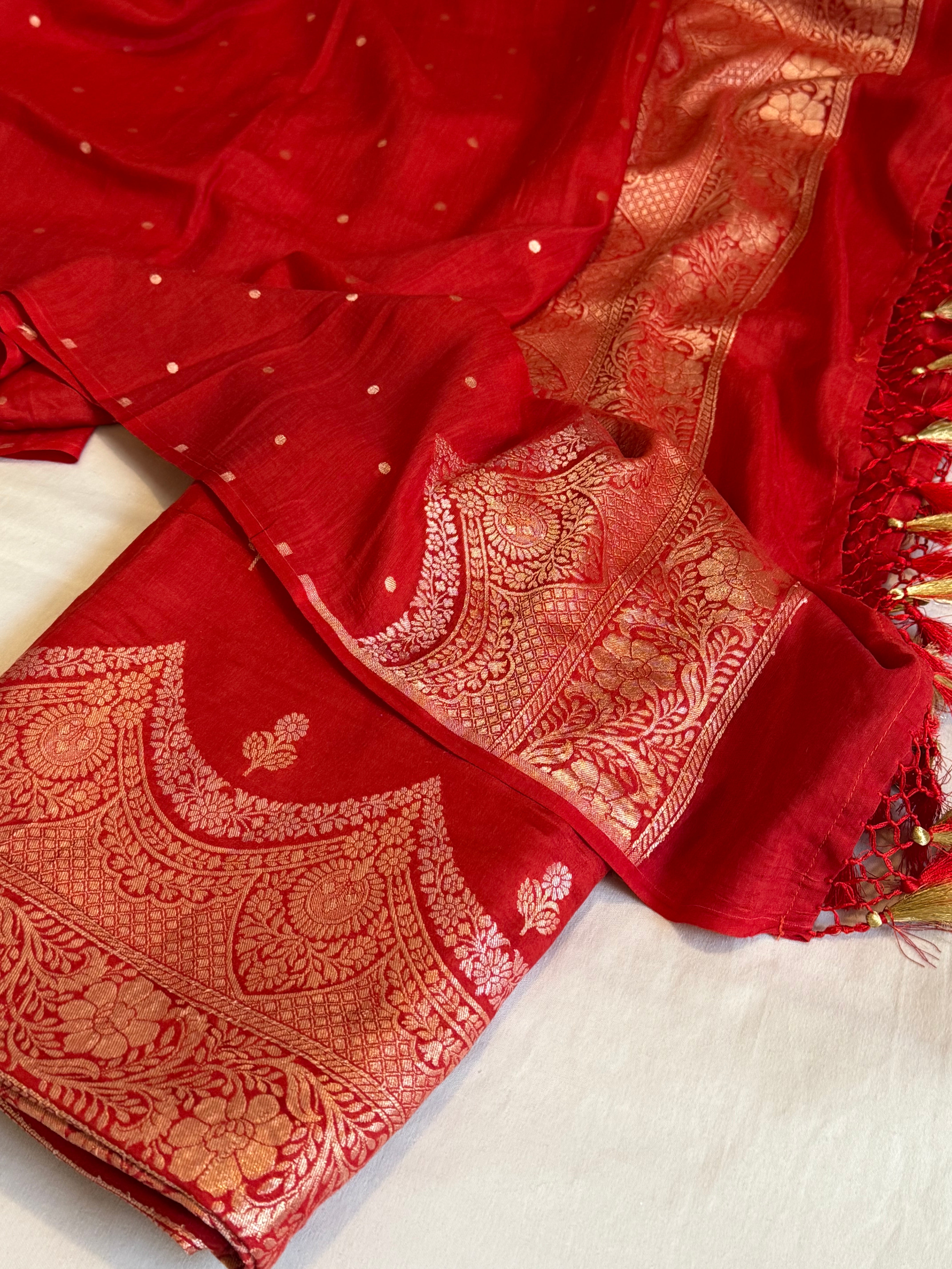 Moonga silk hot red scalloped border weaving kadhwa suit set