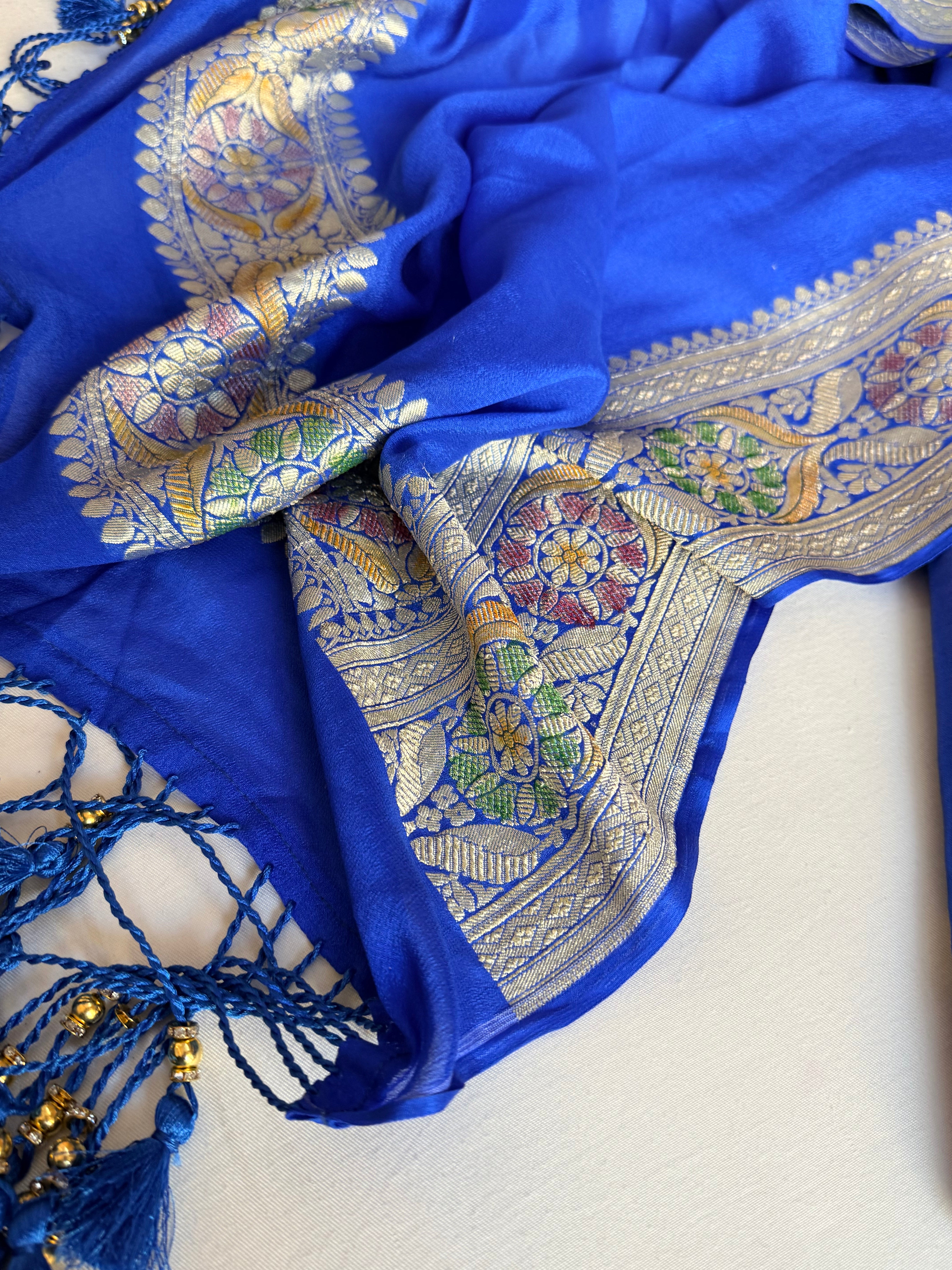 Moonga silk kadhwa kurta paired with gorgette duppata with latkans