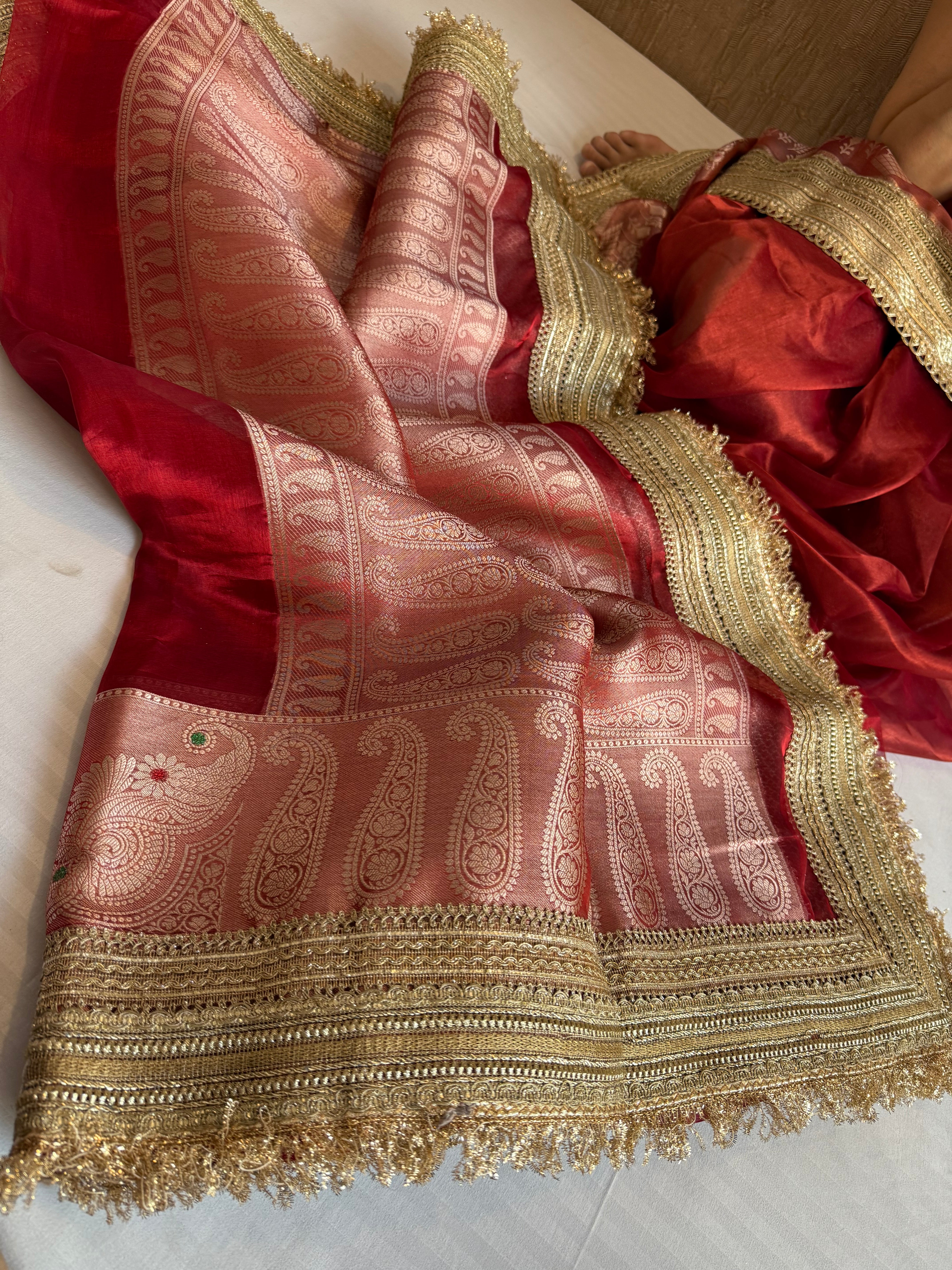 Viral maharani dhup chao red tissue silk meenakari border saree