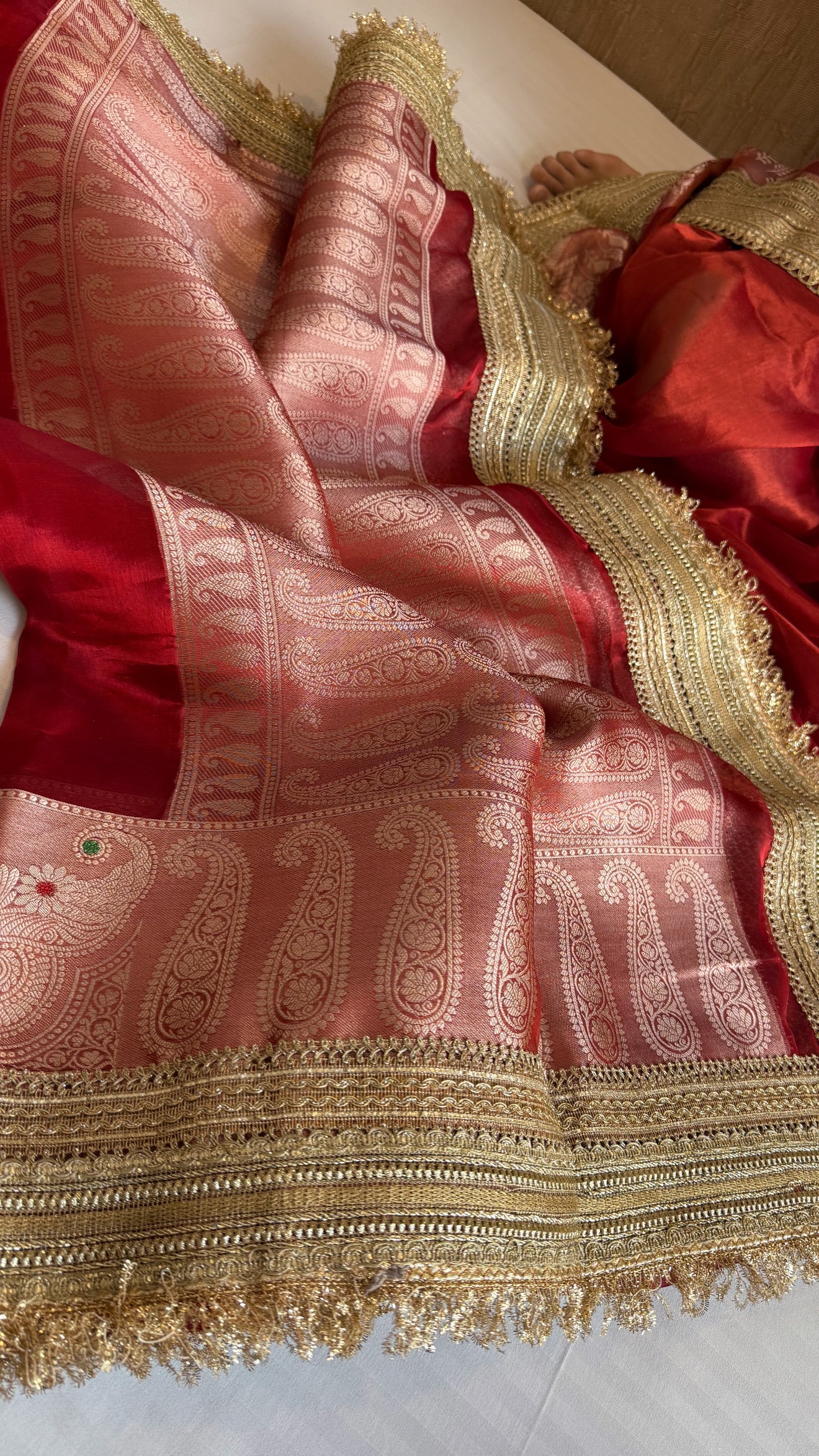 Viral maharani dhup chao red tissue silk meenakari border saree