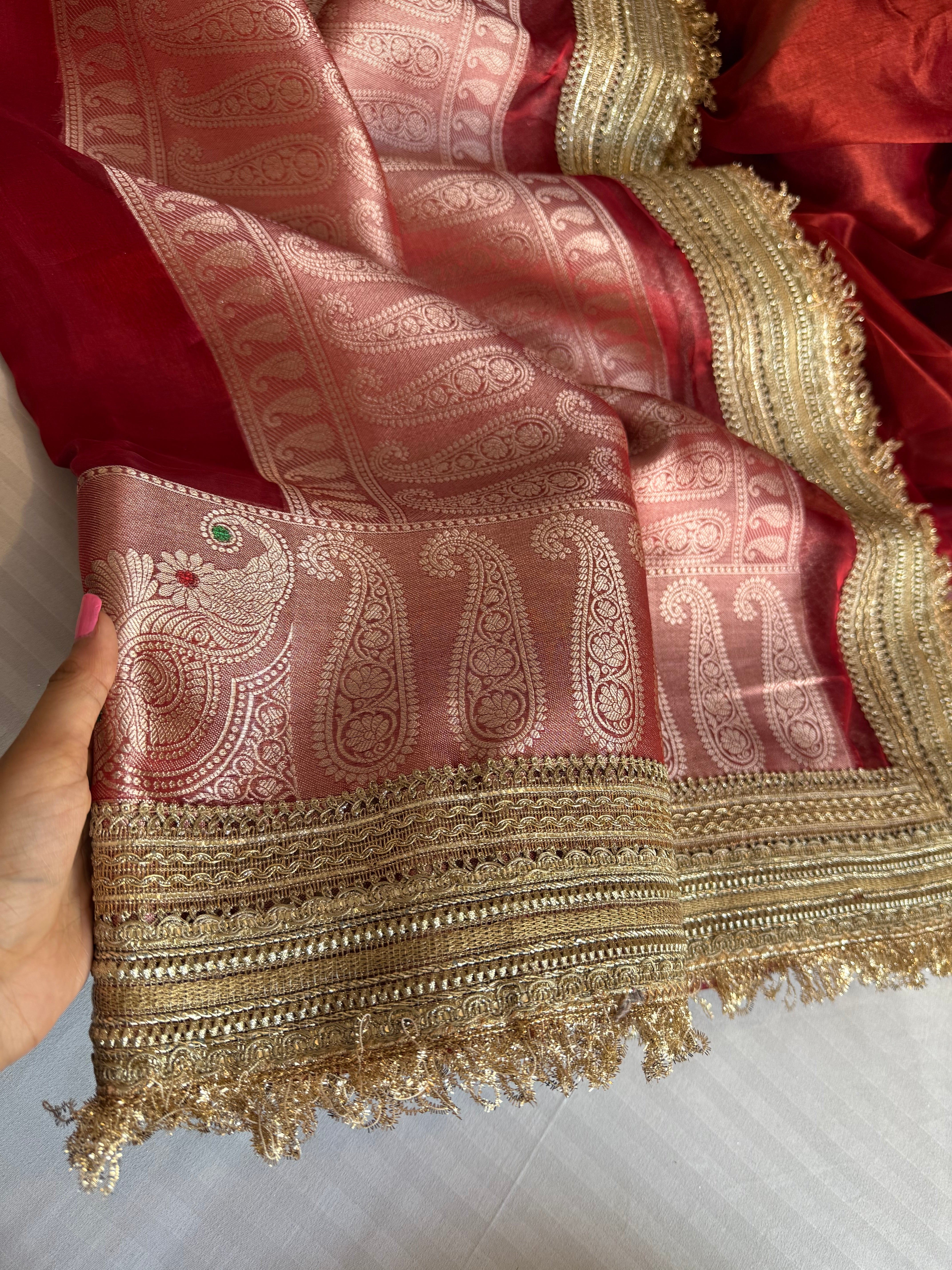Viral maharani dhup chao red tissue silk meenakari border saree