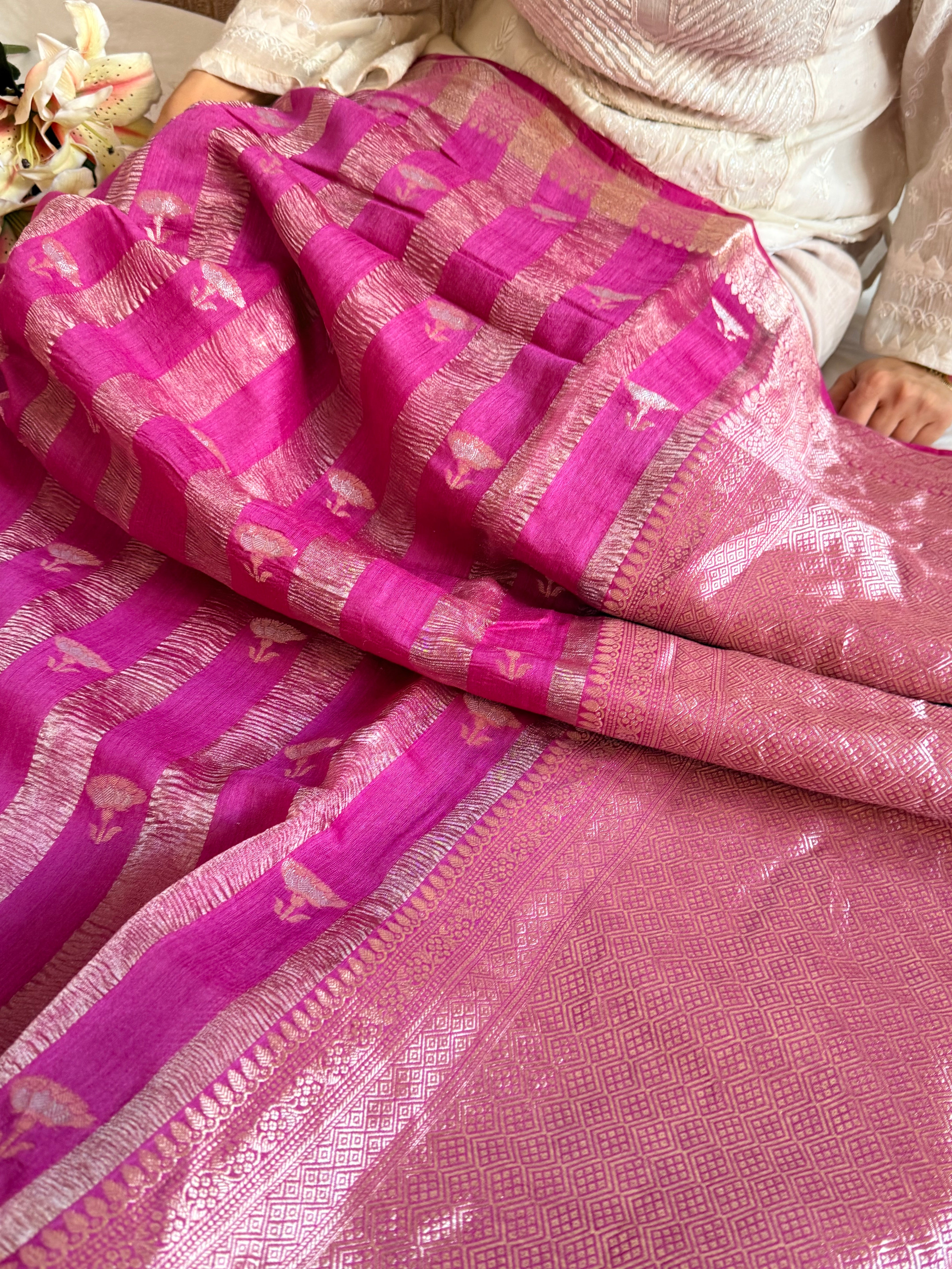 Below 10k - Crushed raw mango silk and tissue silk kadhwa border saree