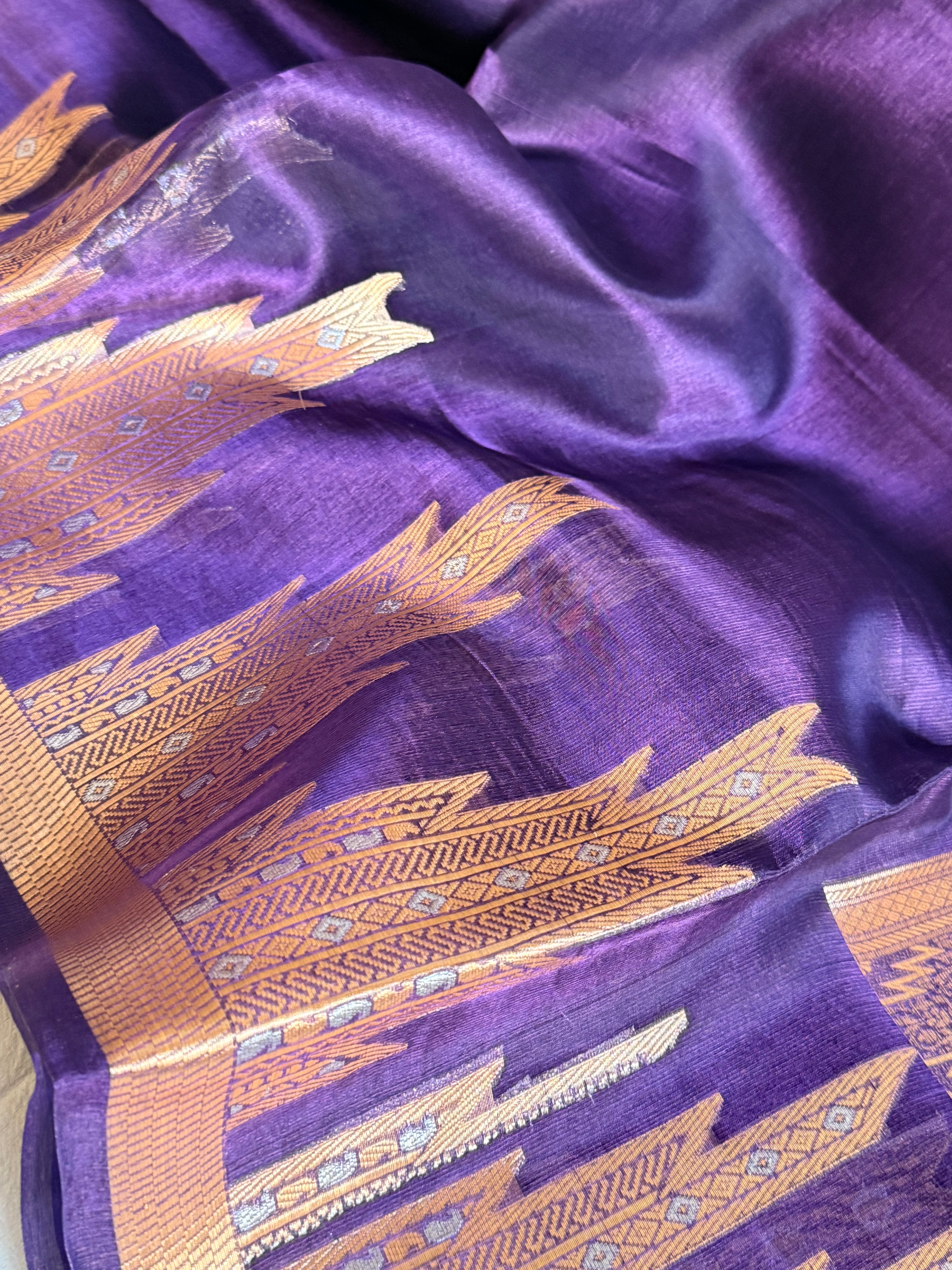 Below 10k - Temple border tissue silk dhup chao effect kadhwa saree