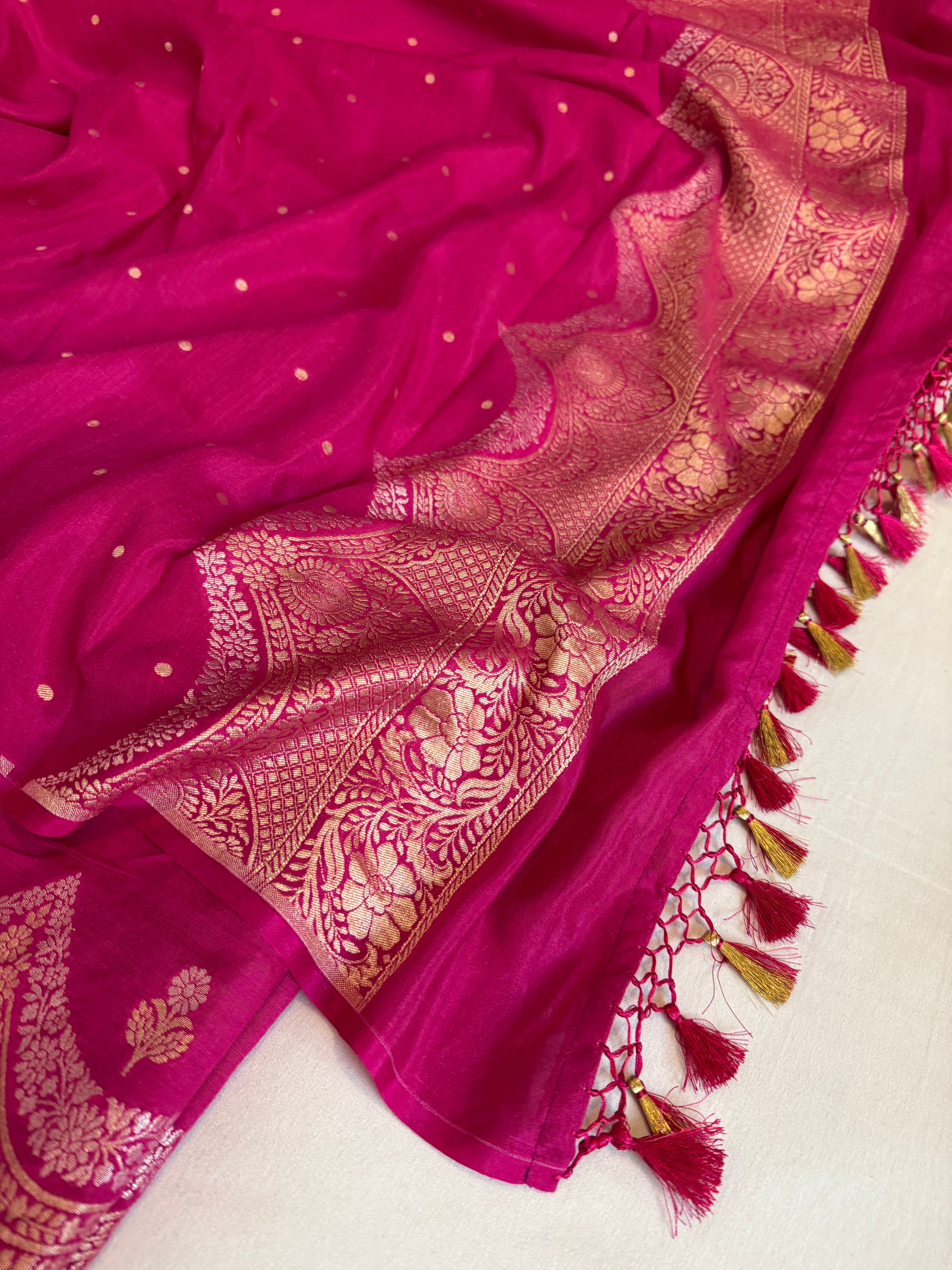 Moonga silk rani pink scalloped border weaving kadhwa suit set