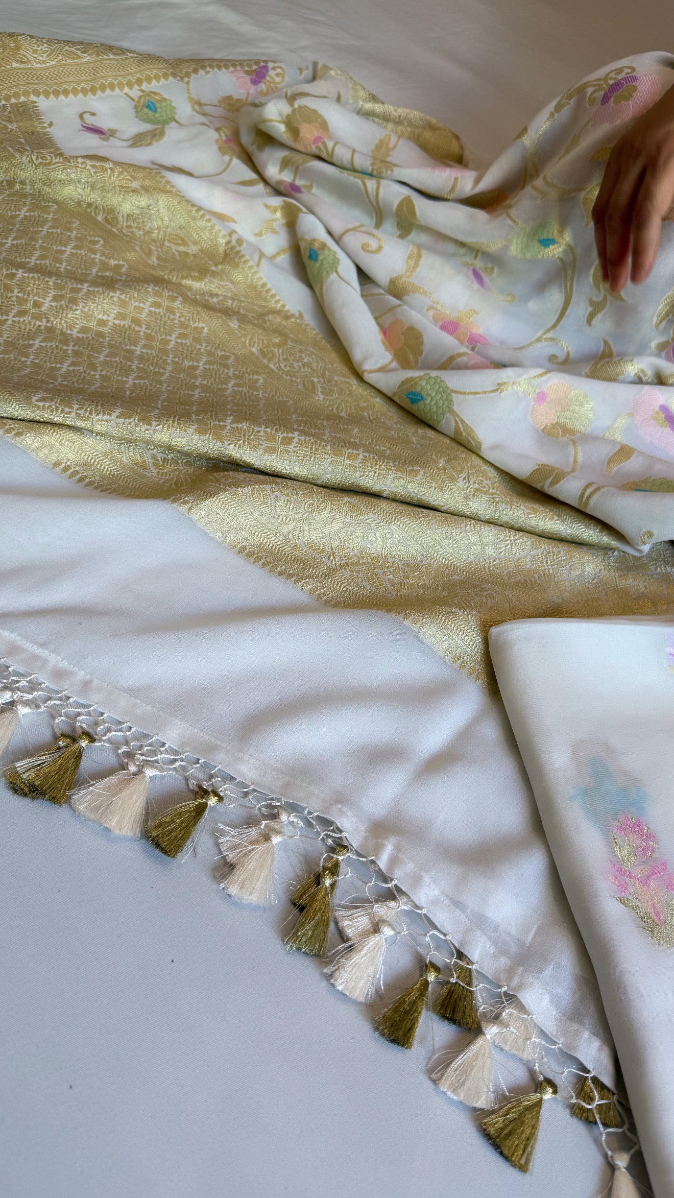 White gorgette banarasi meenakari kadhwa buti jungla suit set