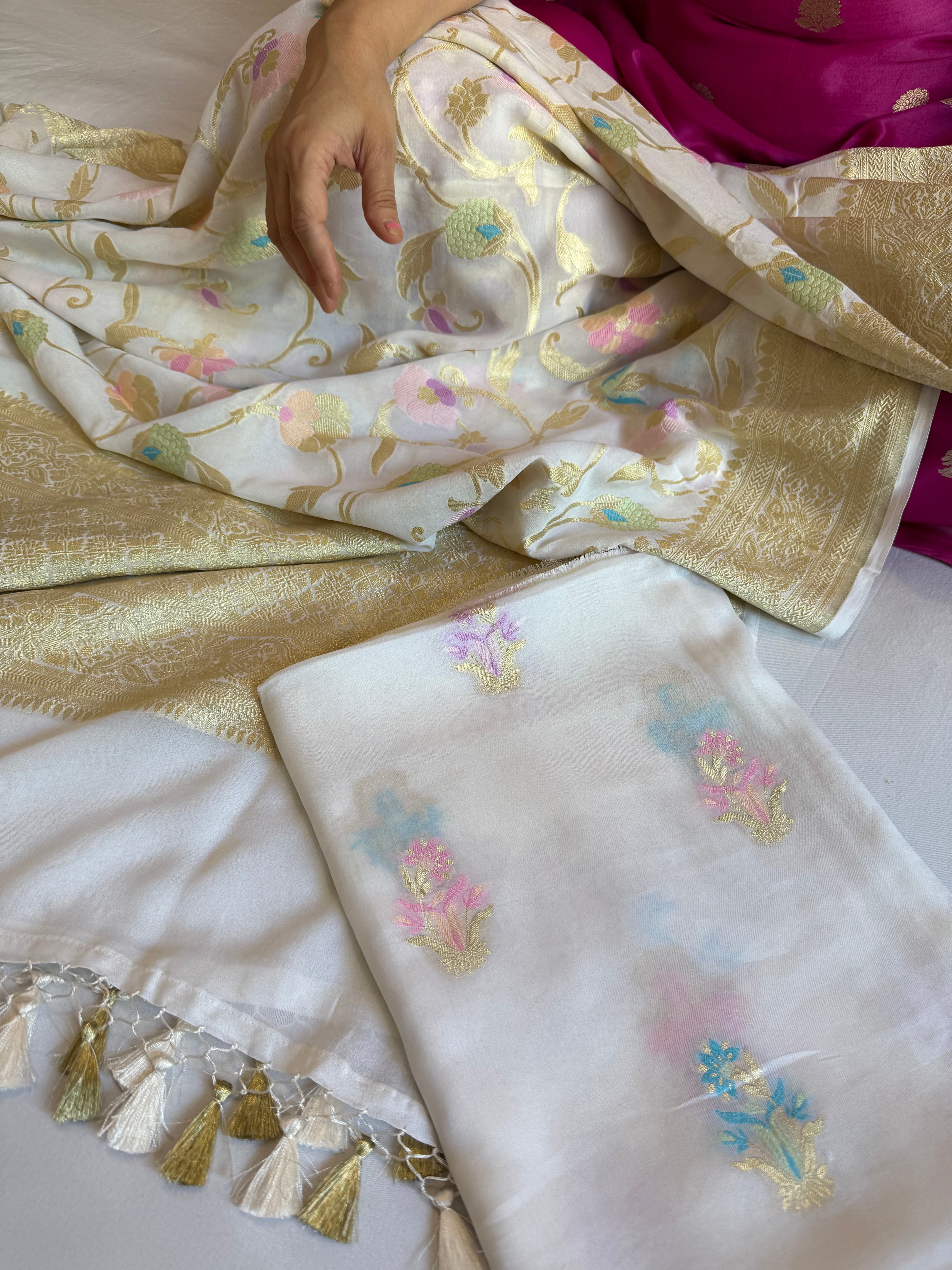 White gorgette banarasi meenakari kadhwa buti jungla suit set