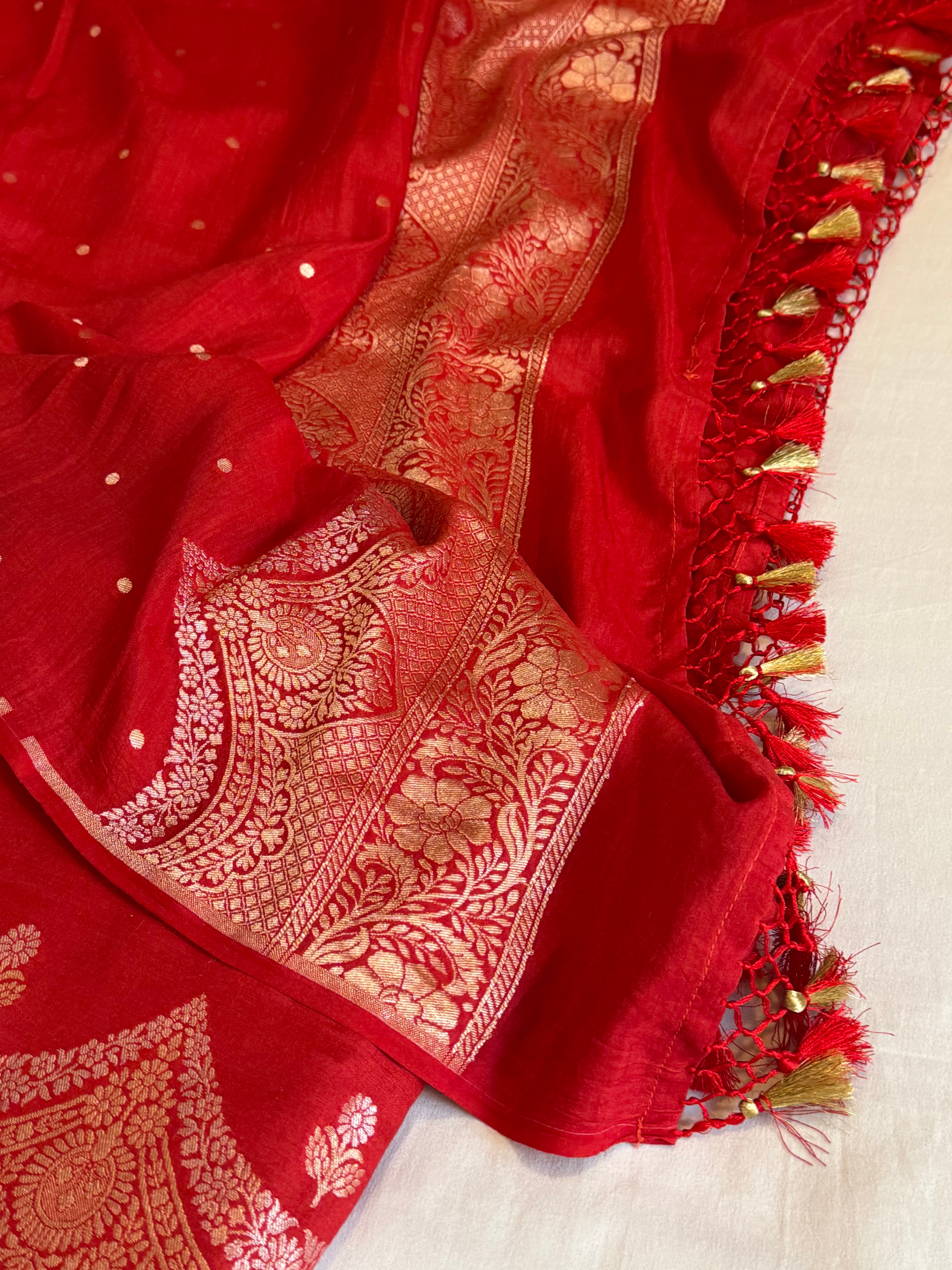 Moonga silk hot red scalloped border weaving kadhwa suit set