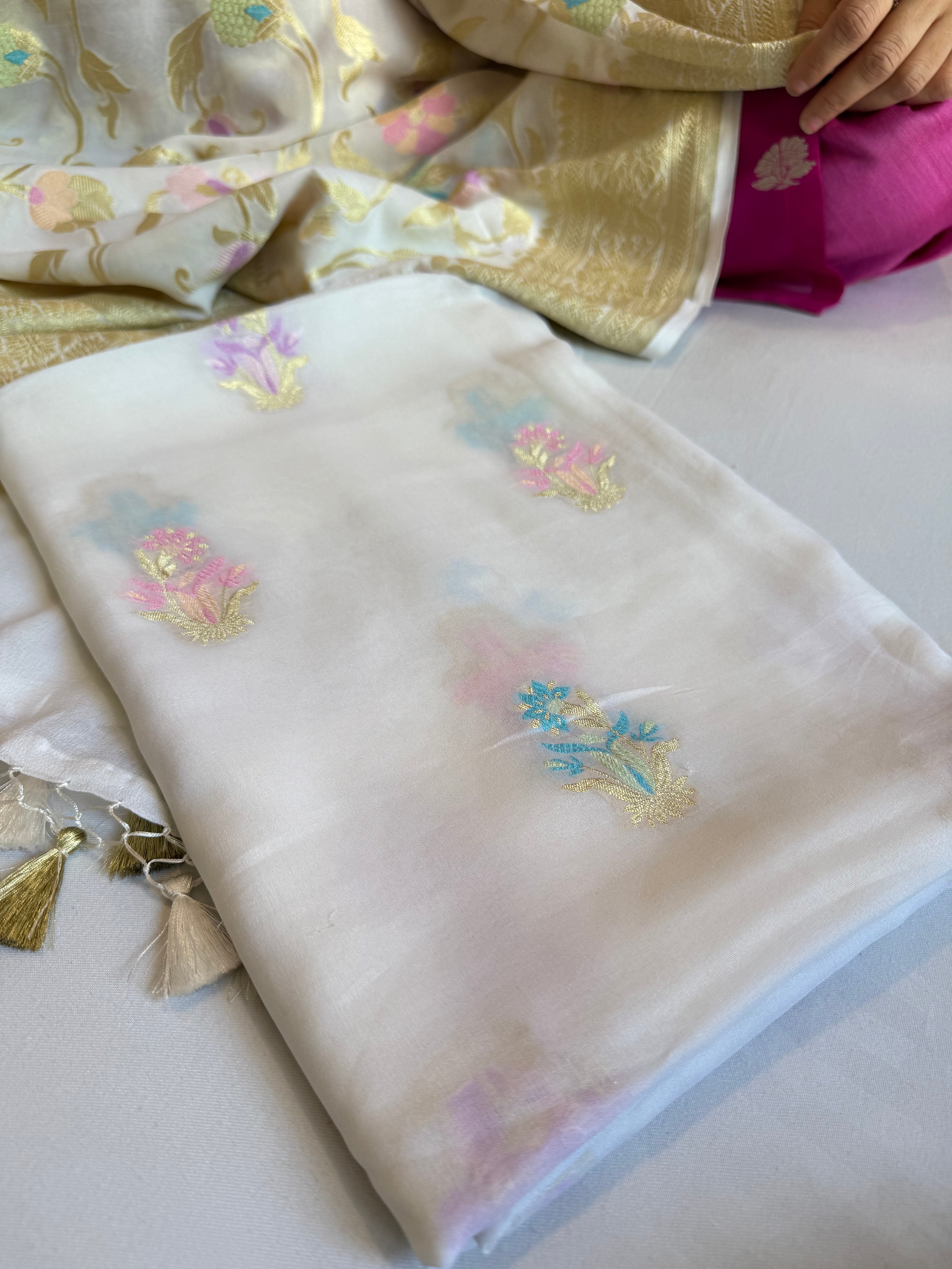 White gorgette banarasi meenakari kadhwa buti jungla suit set