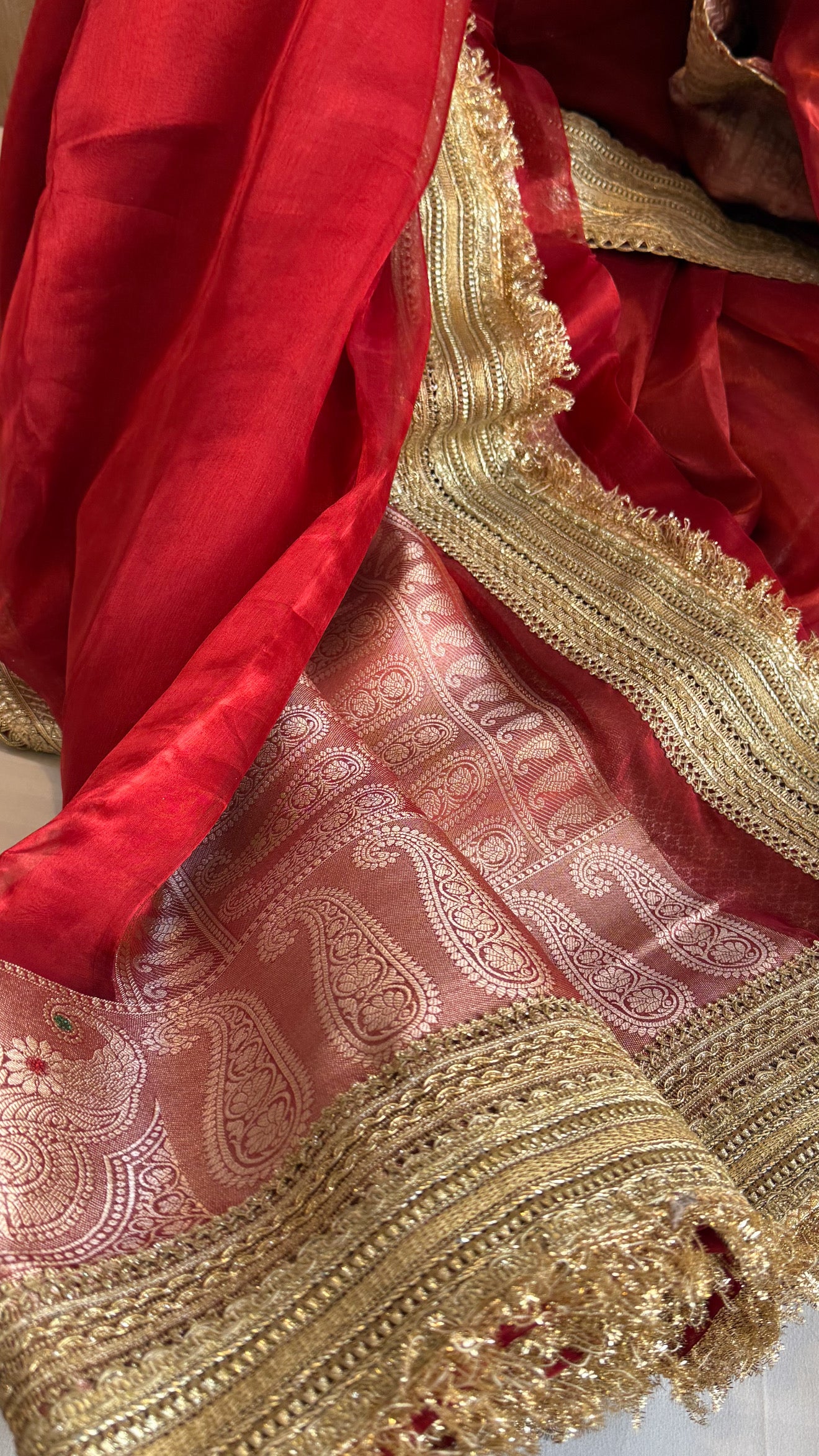 Viral maharani dhup chao red tissue silk meenakari border saree