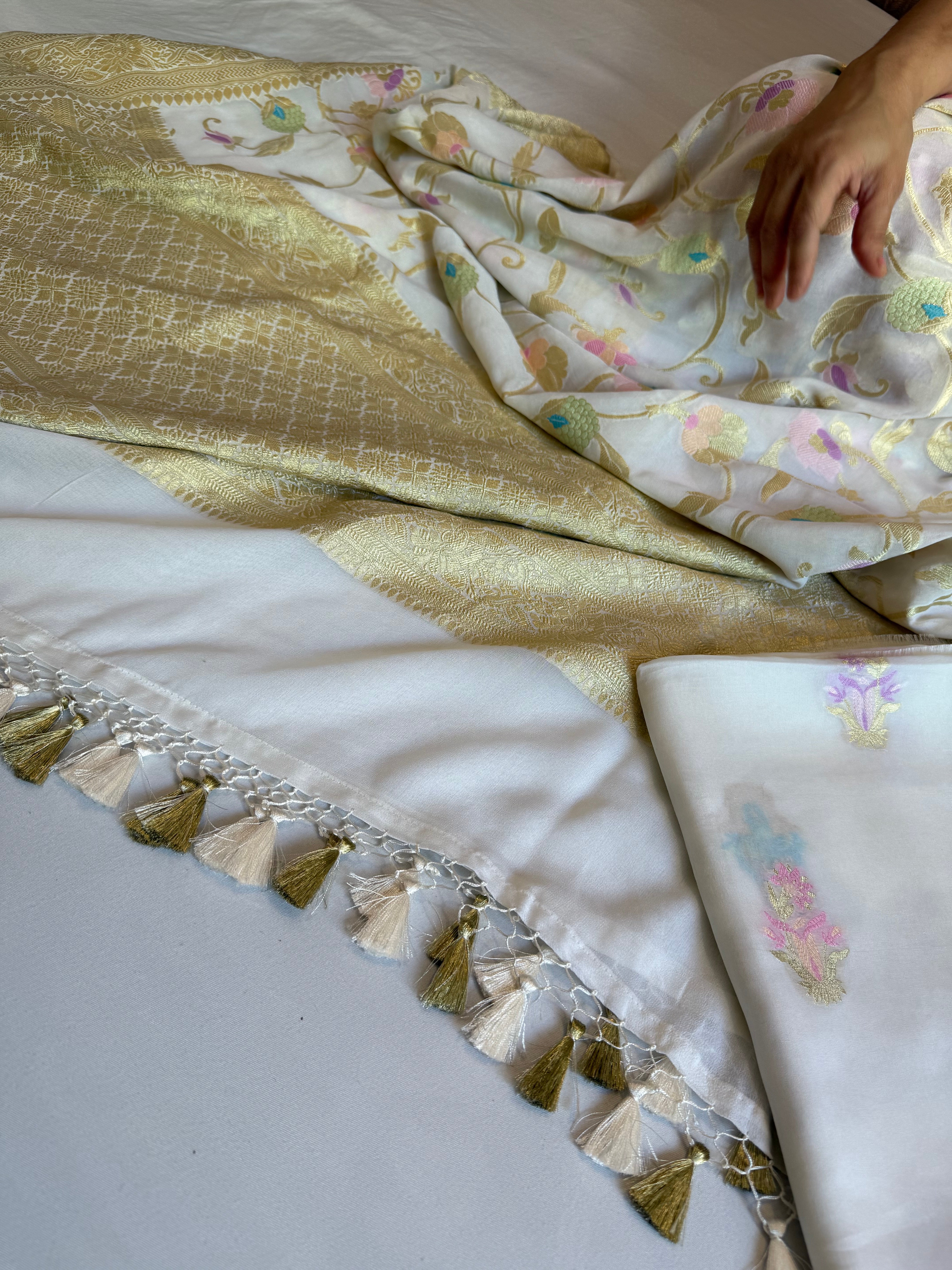 White gorgette banarasi meenakari kadhwa buti jungla suit set