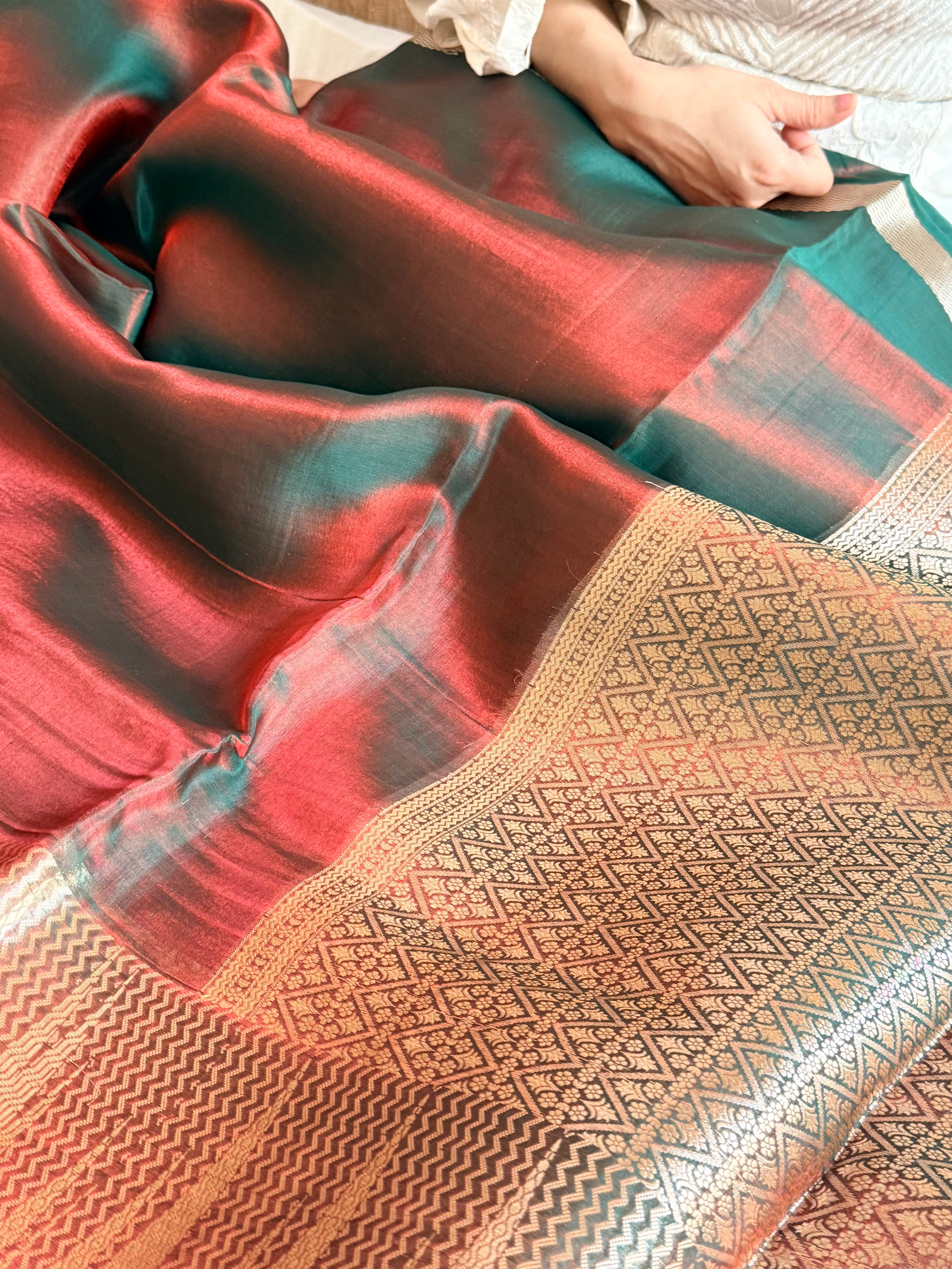Below 10k - Temple border tissue silk dhup chao effect kadhwa saree