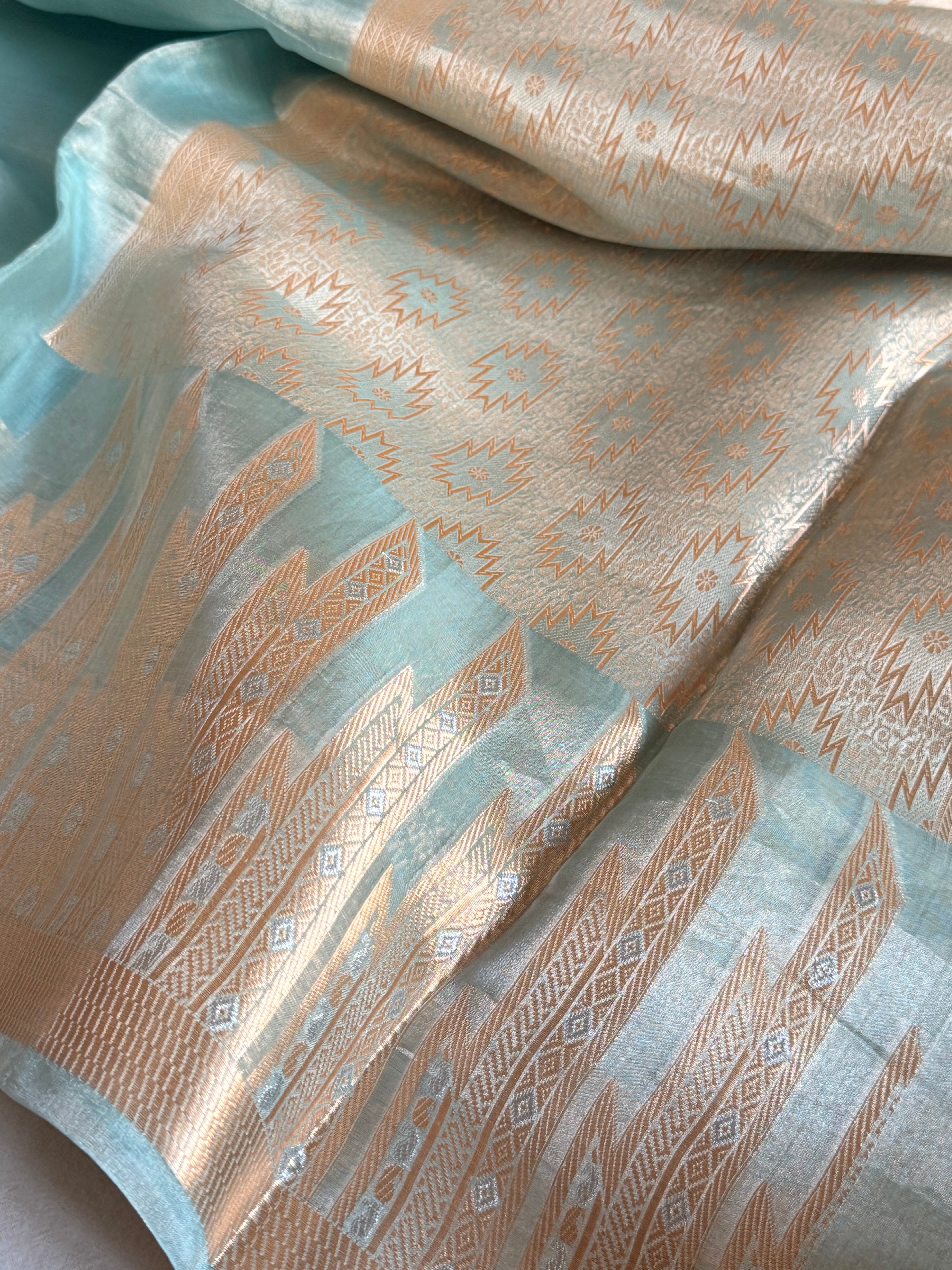 Below 10k - Temple border tissue silk dhup chao effect kadhwa saree