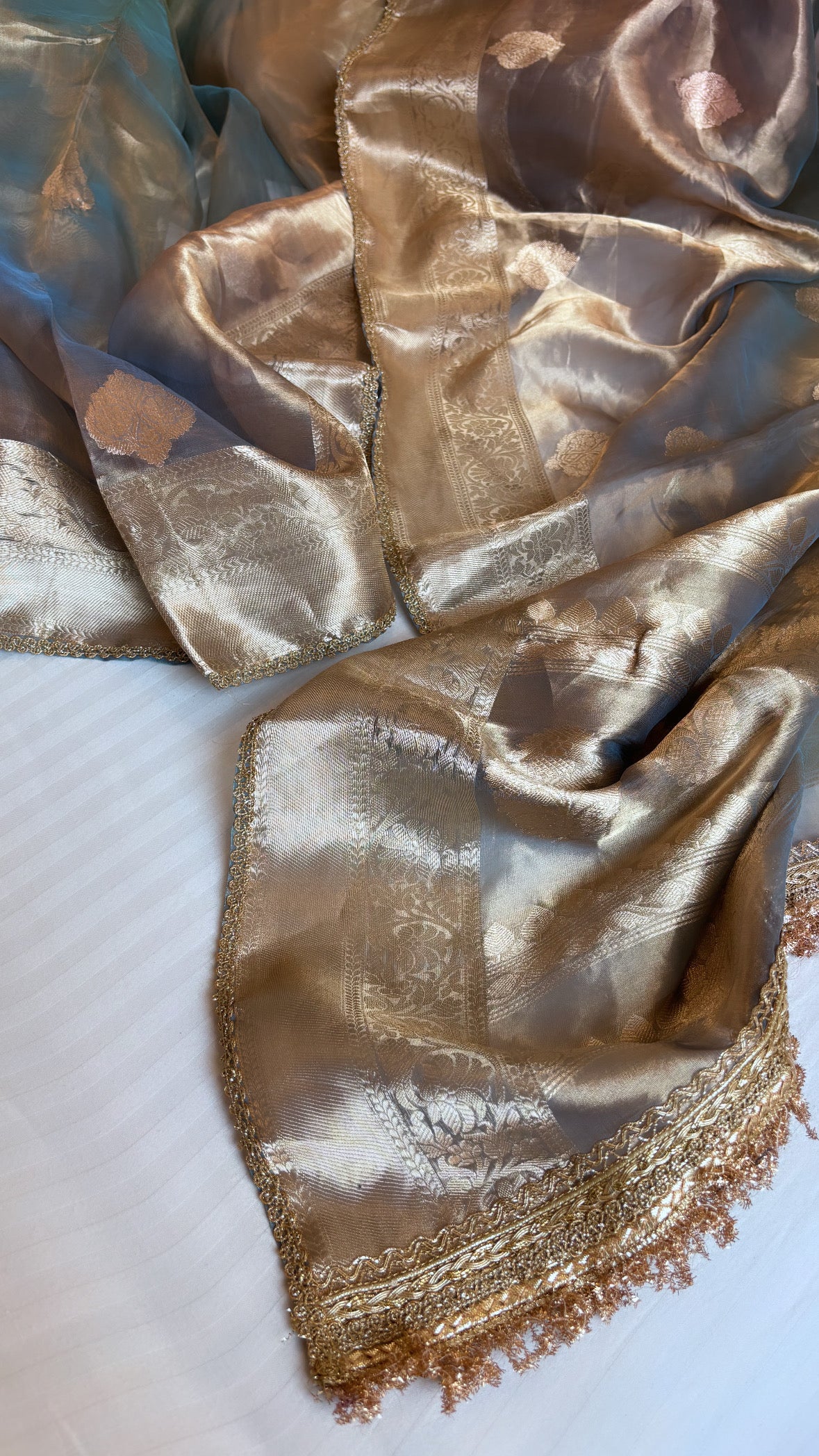 Pure banarasi handwoven tissue silk dhup chao effect in blue - sea green shade kadhwa saree